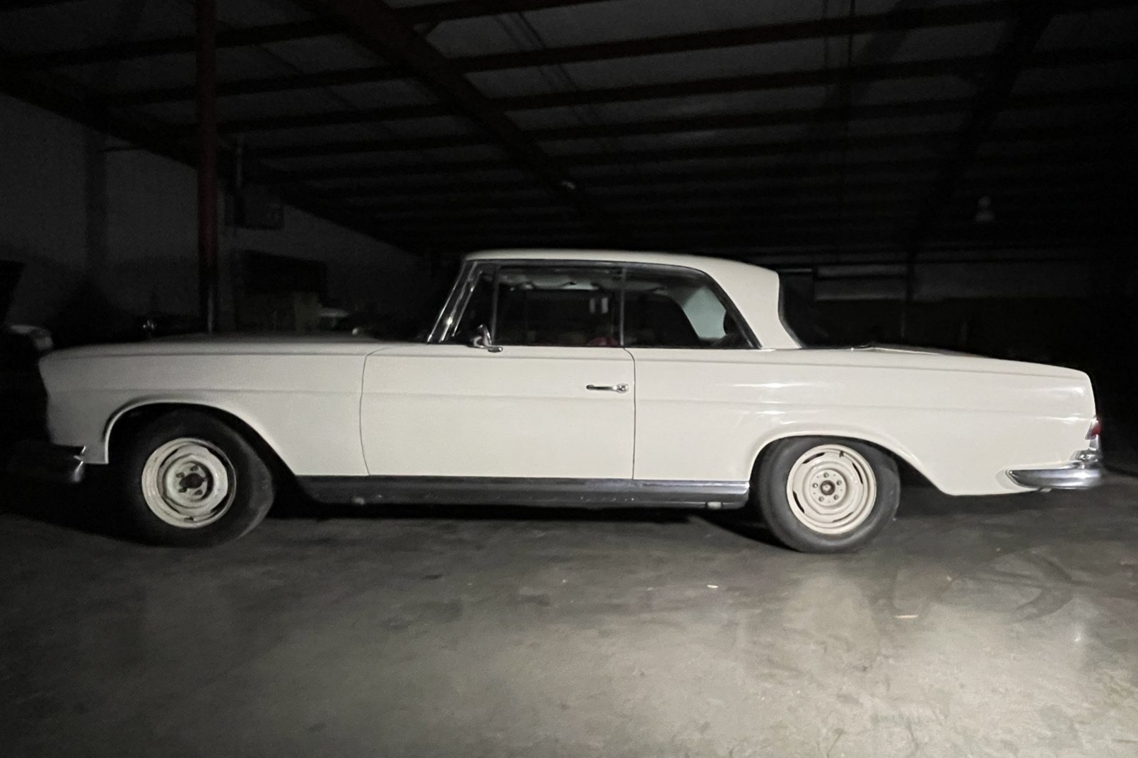 Mercedes-Benz W111 Coupe & Cabriolet 