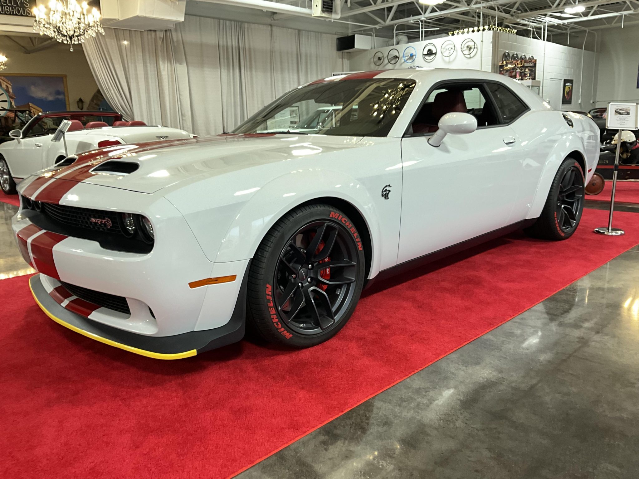 Dodge Challenger SRT Hellcat 