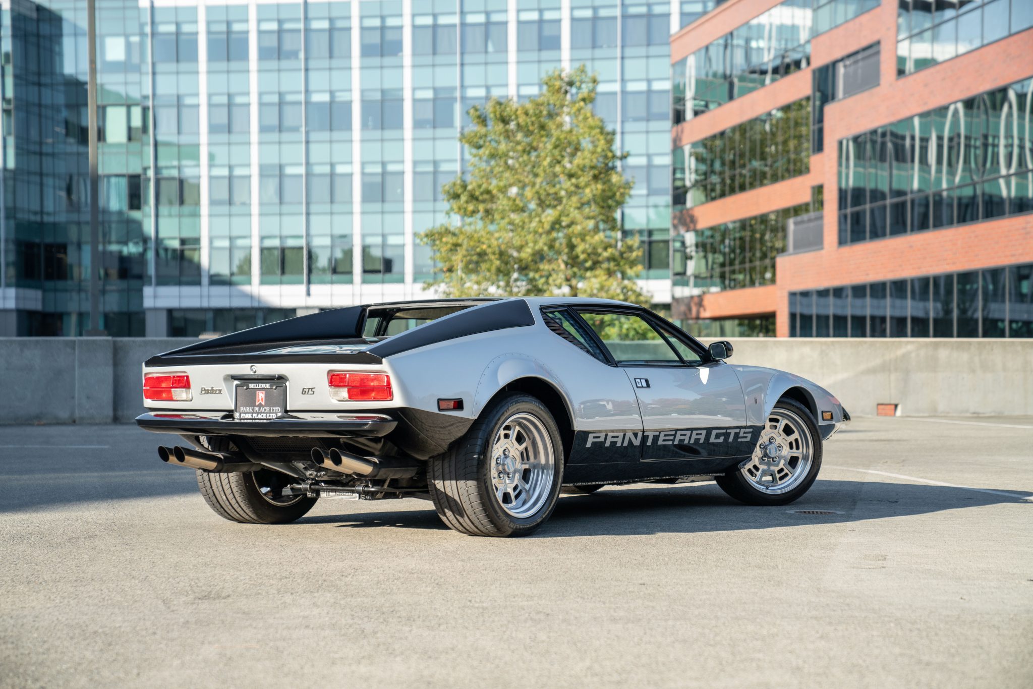 DeTomaso Pantera 