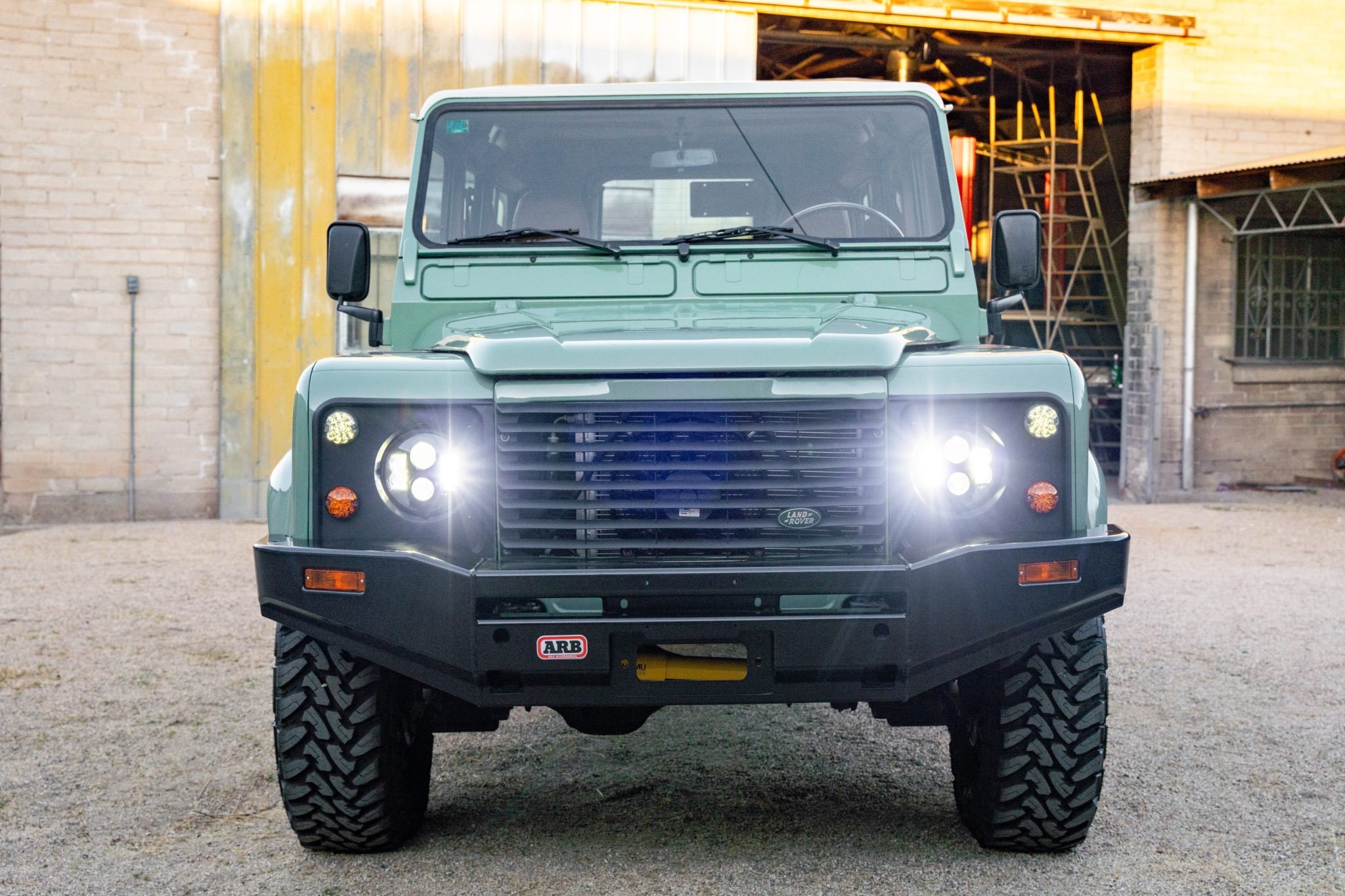 Land Rover 110 / Defender 110 (Euro Spec) 