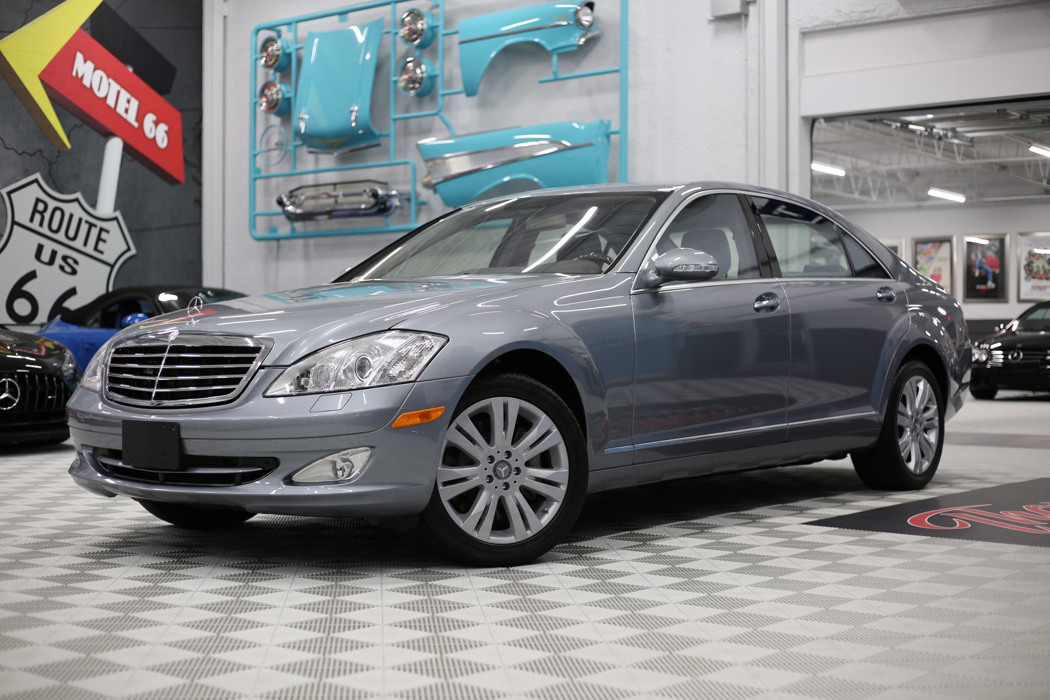 Mercedes-Benz W221 S-Class 