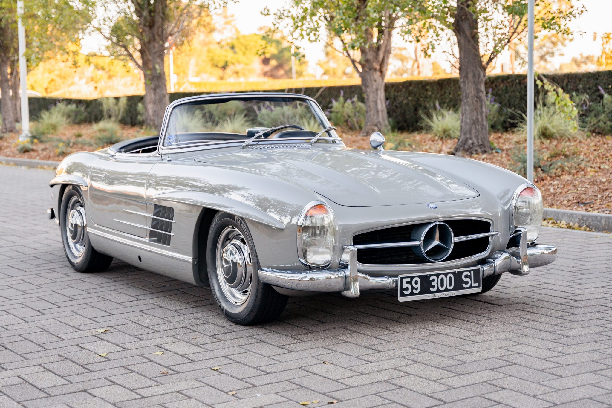 Mercedes-Benz 300SL Gullwing & Roadster 