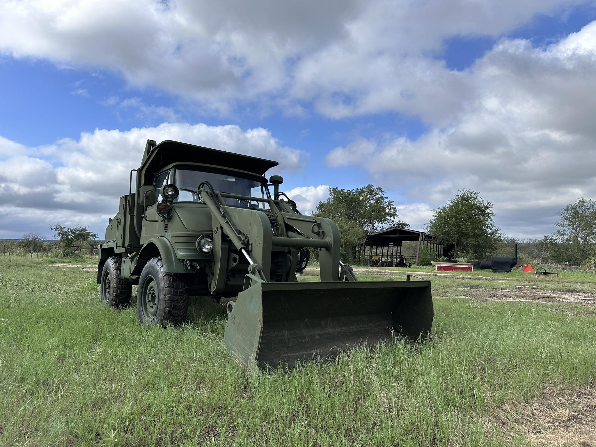 Mercedes-Benz Unimog 