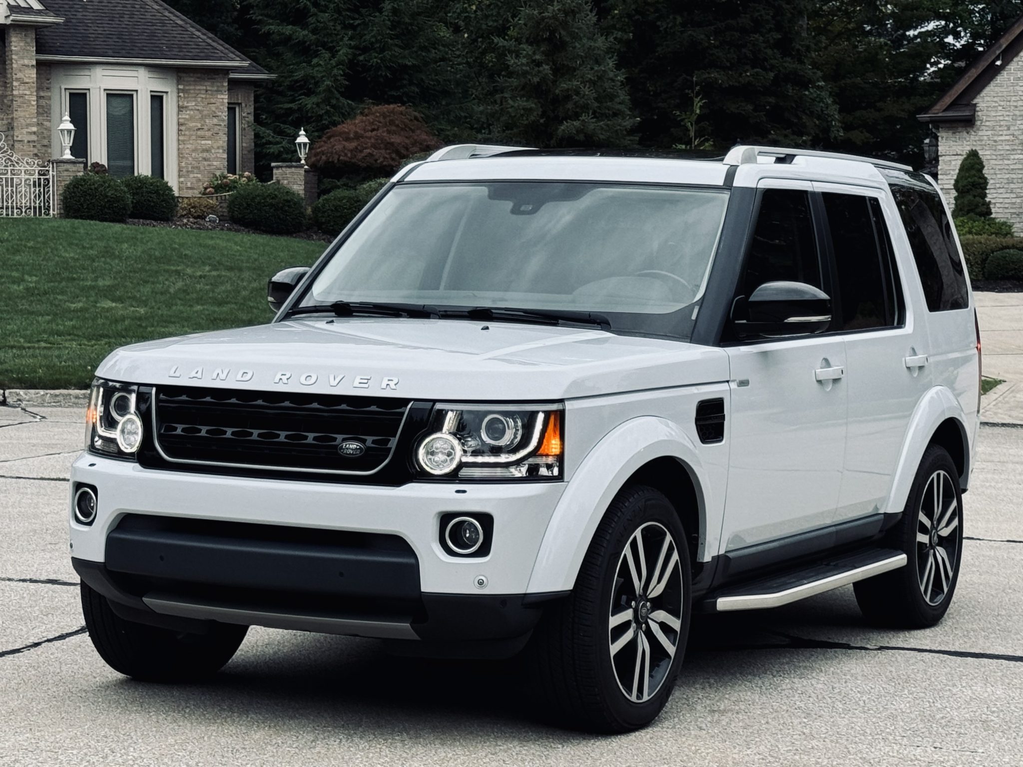 Land Rover LR4 