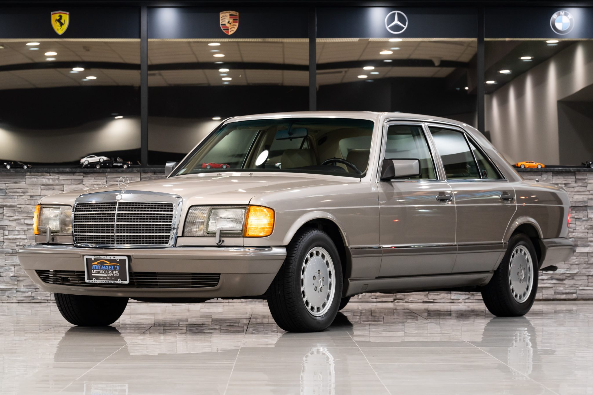 Mercedes-Benz W126 S-Class 