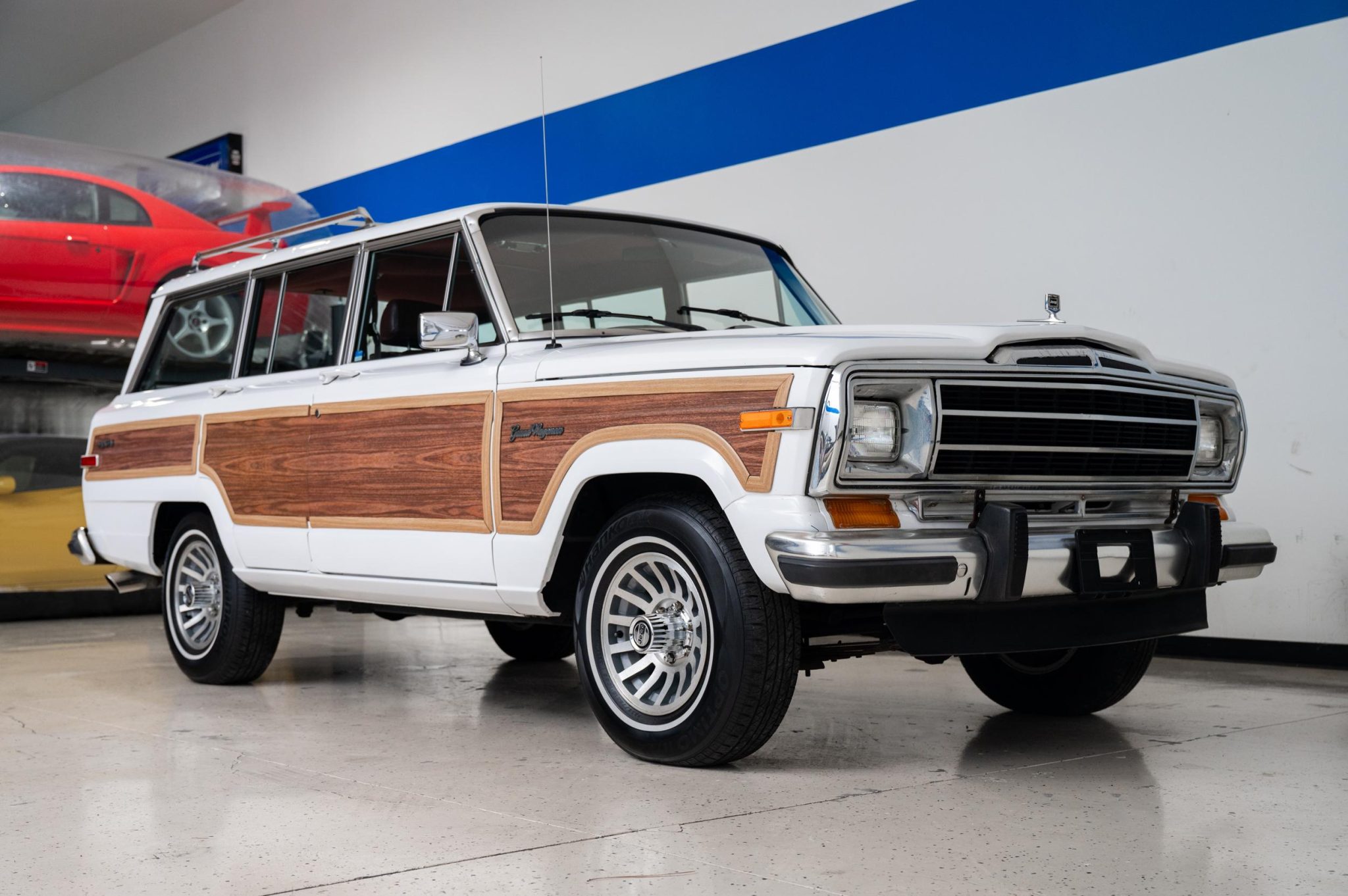 Jeep SJ Grand Wagoneer 