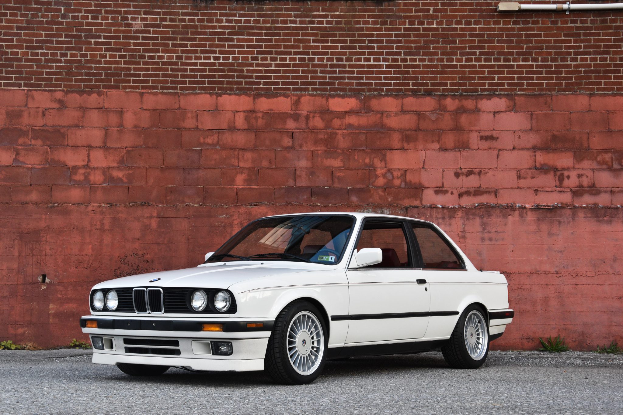 BMW E30 3-Series Coupe 