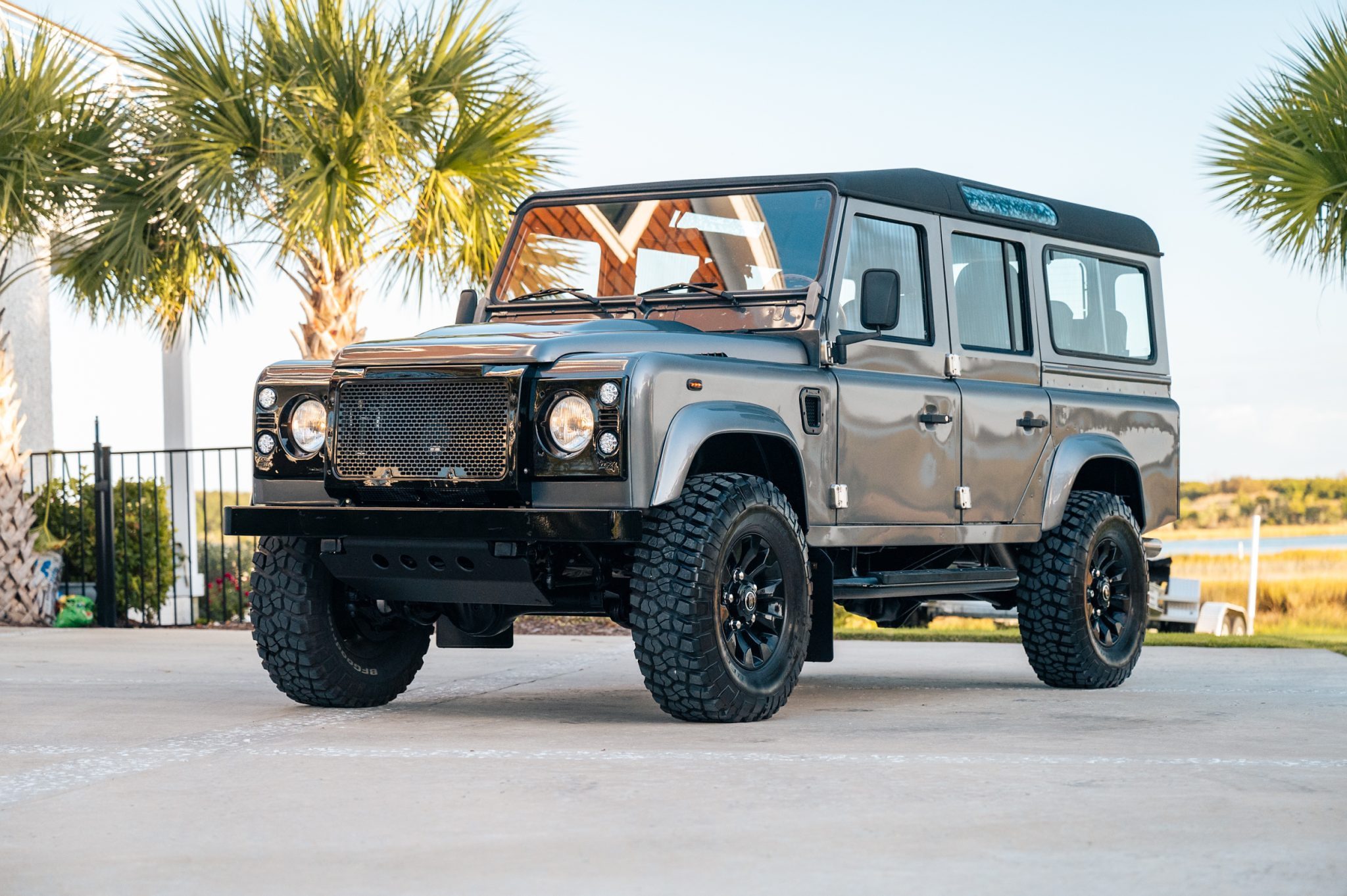 Land Rover 110 / Defender 110 (Euro Spec) 