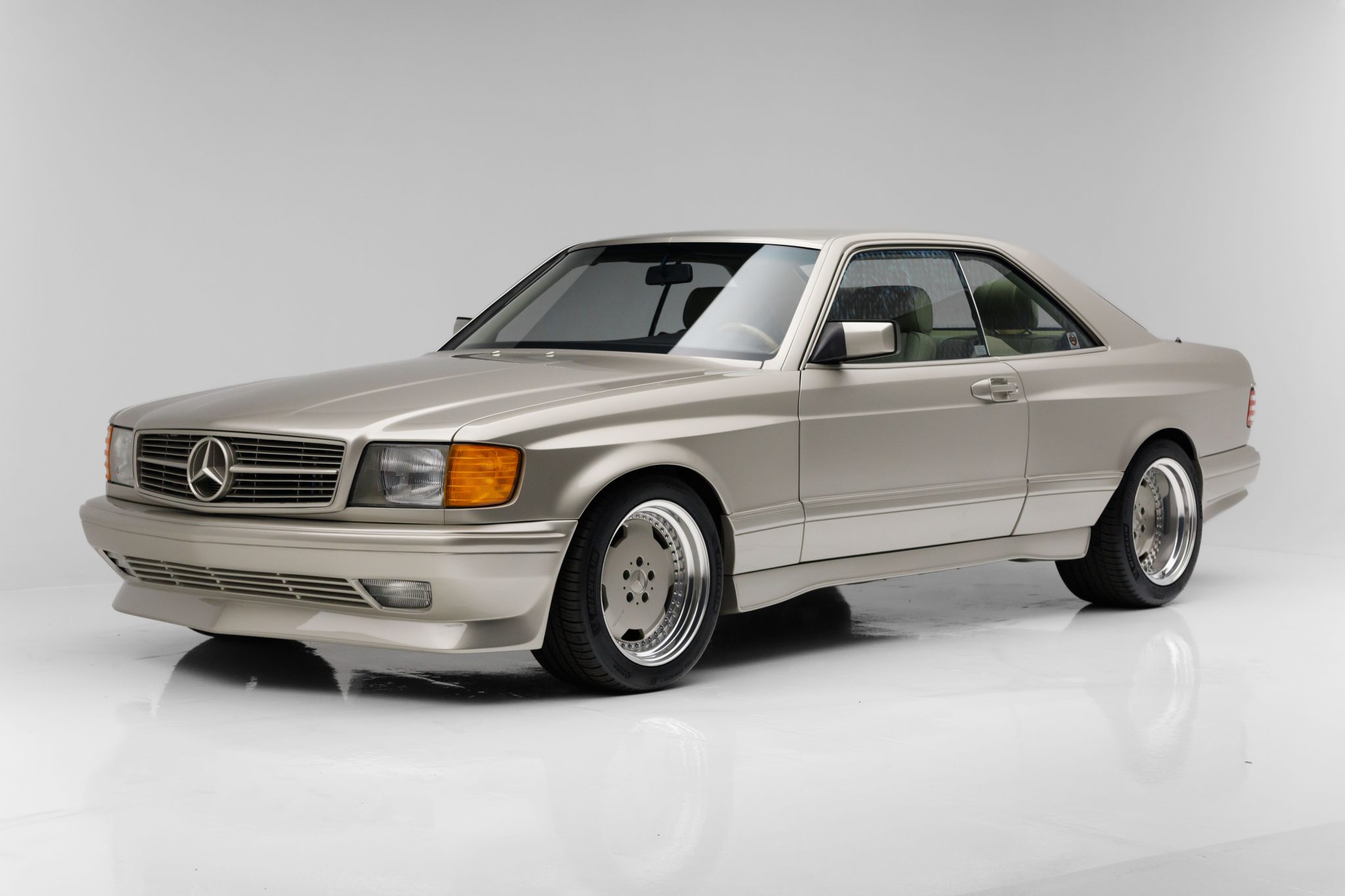 Mercedes-Benz C126 