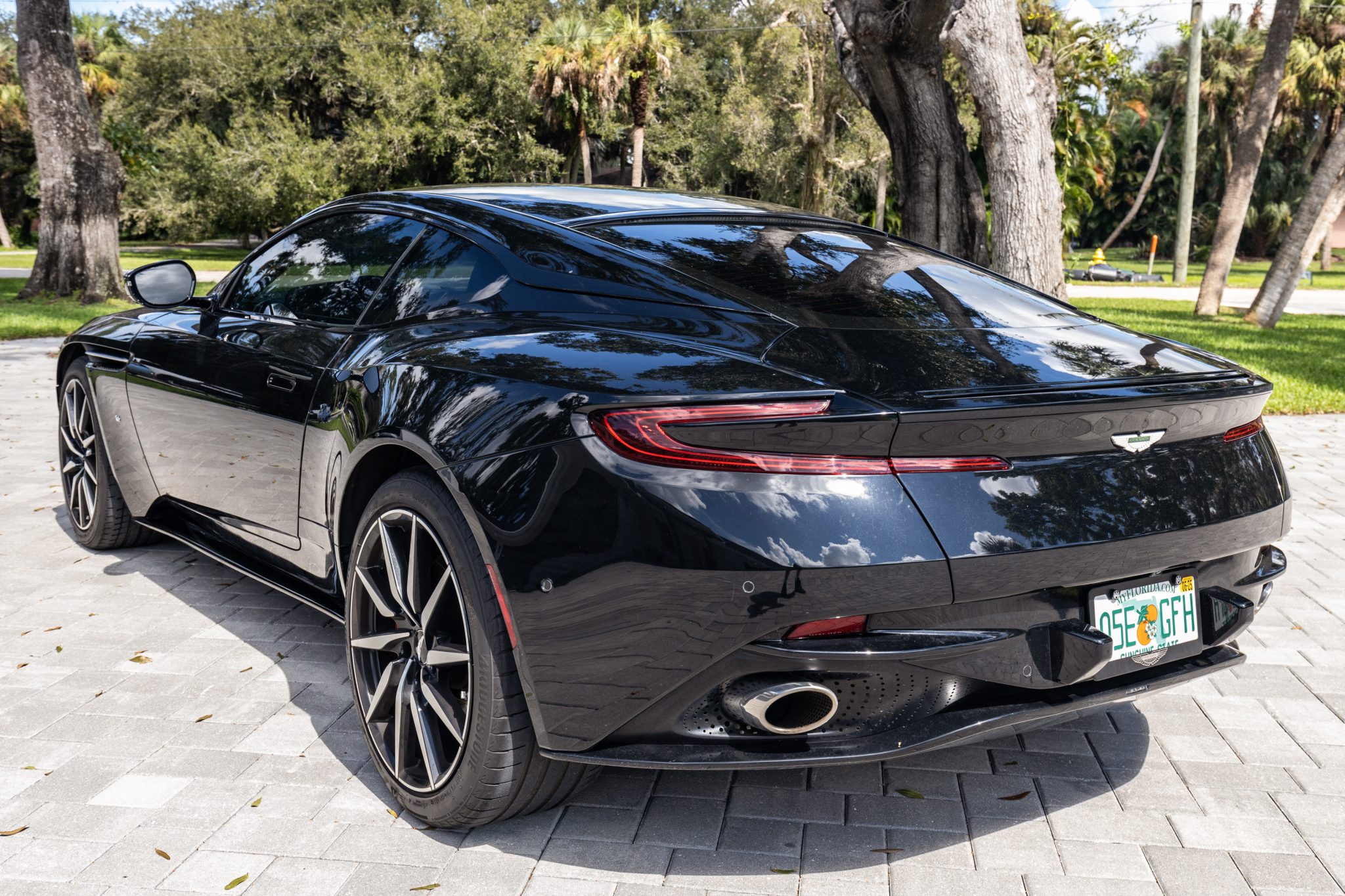 Aston Martin DB11 