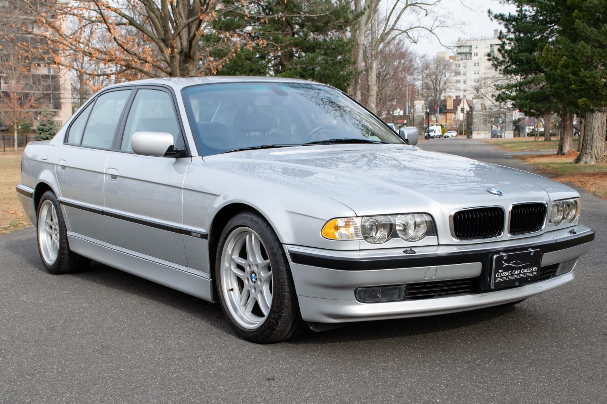 BMW E38 7-Series 