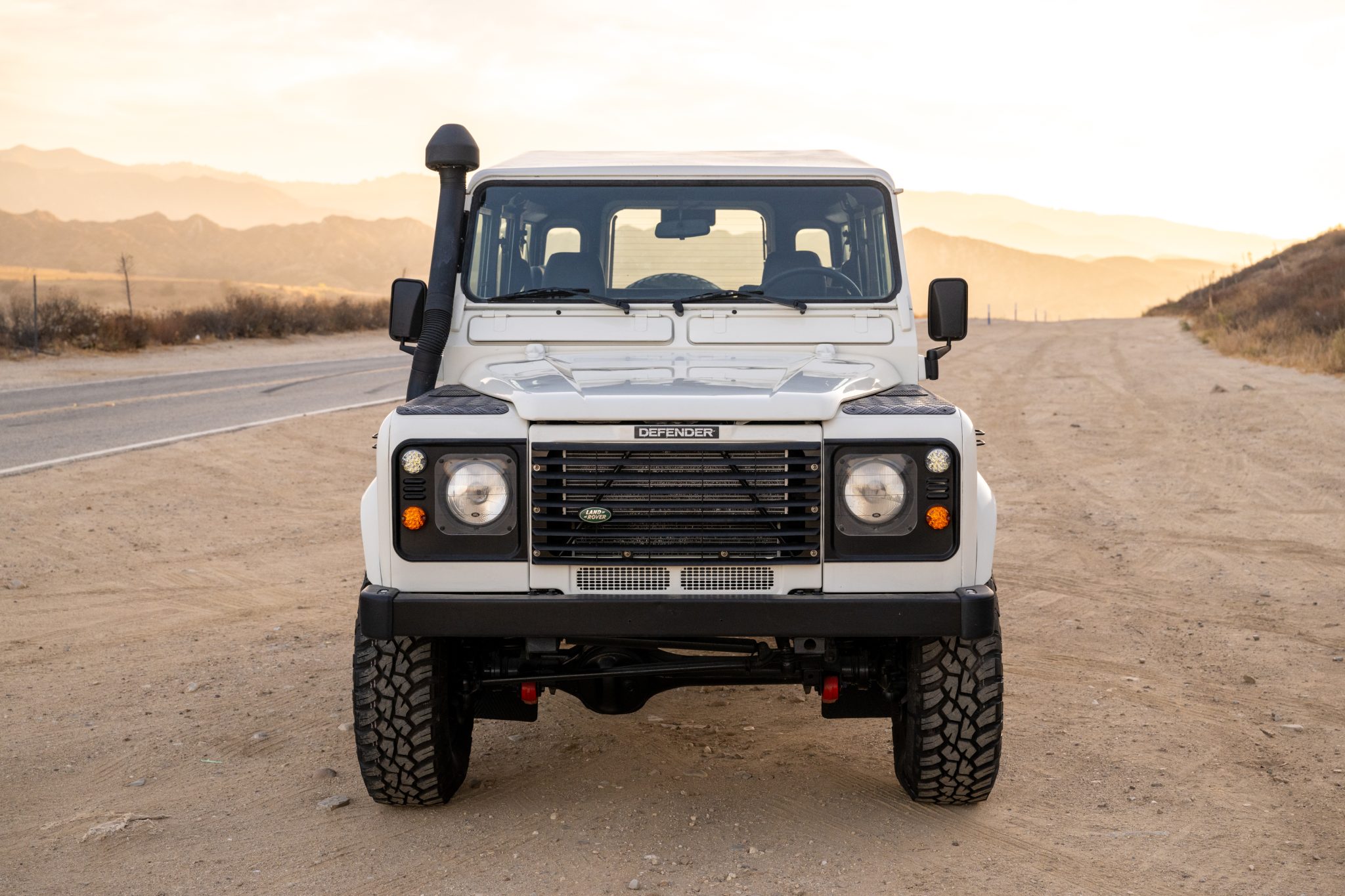 Land Rover 110 / Defender 110 (Euro Spec) 