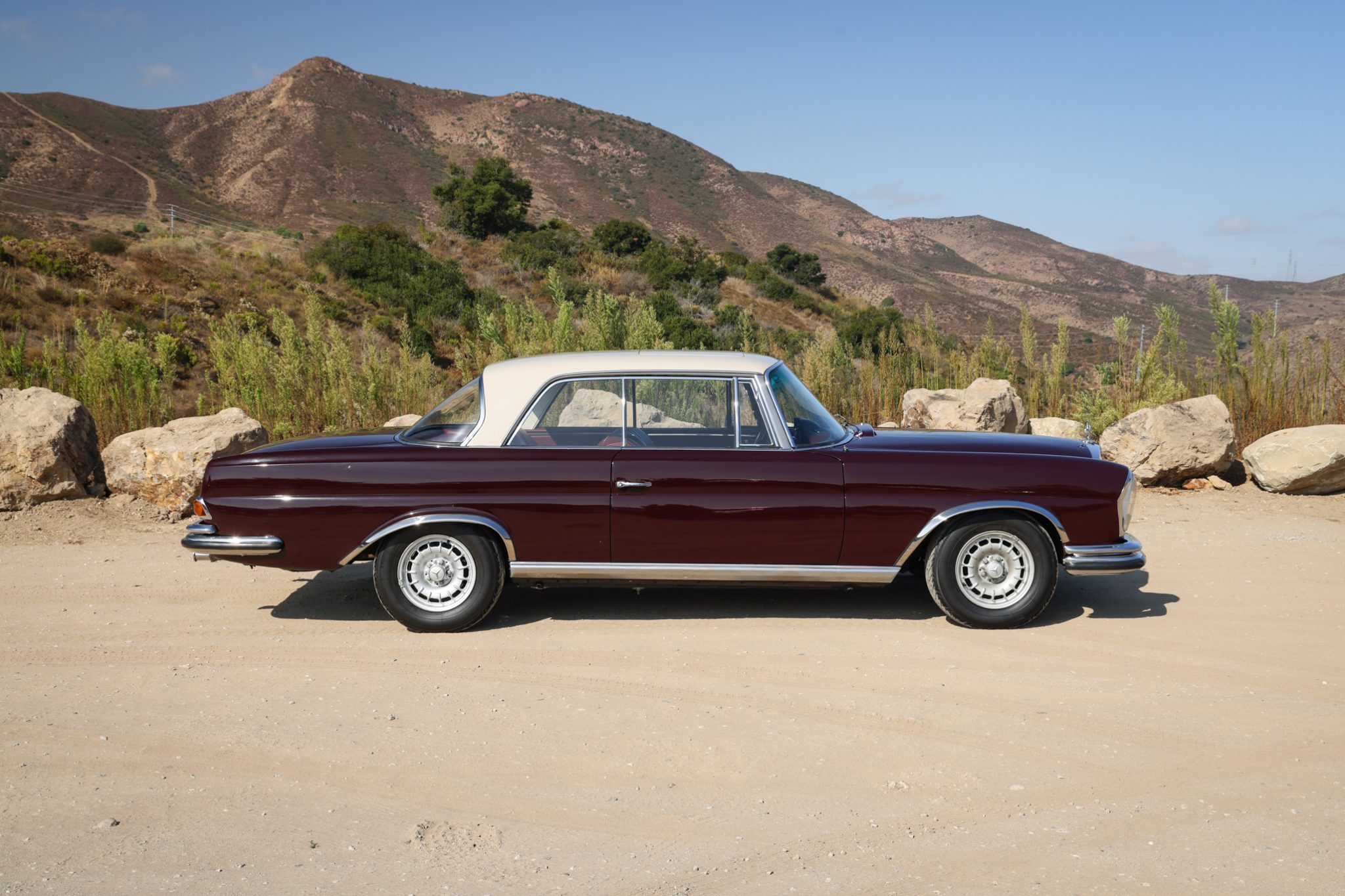 Mercedes-Benz W111 Coupe & Cabriolet 