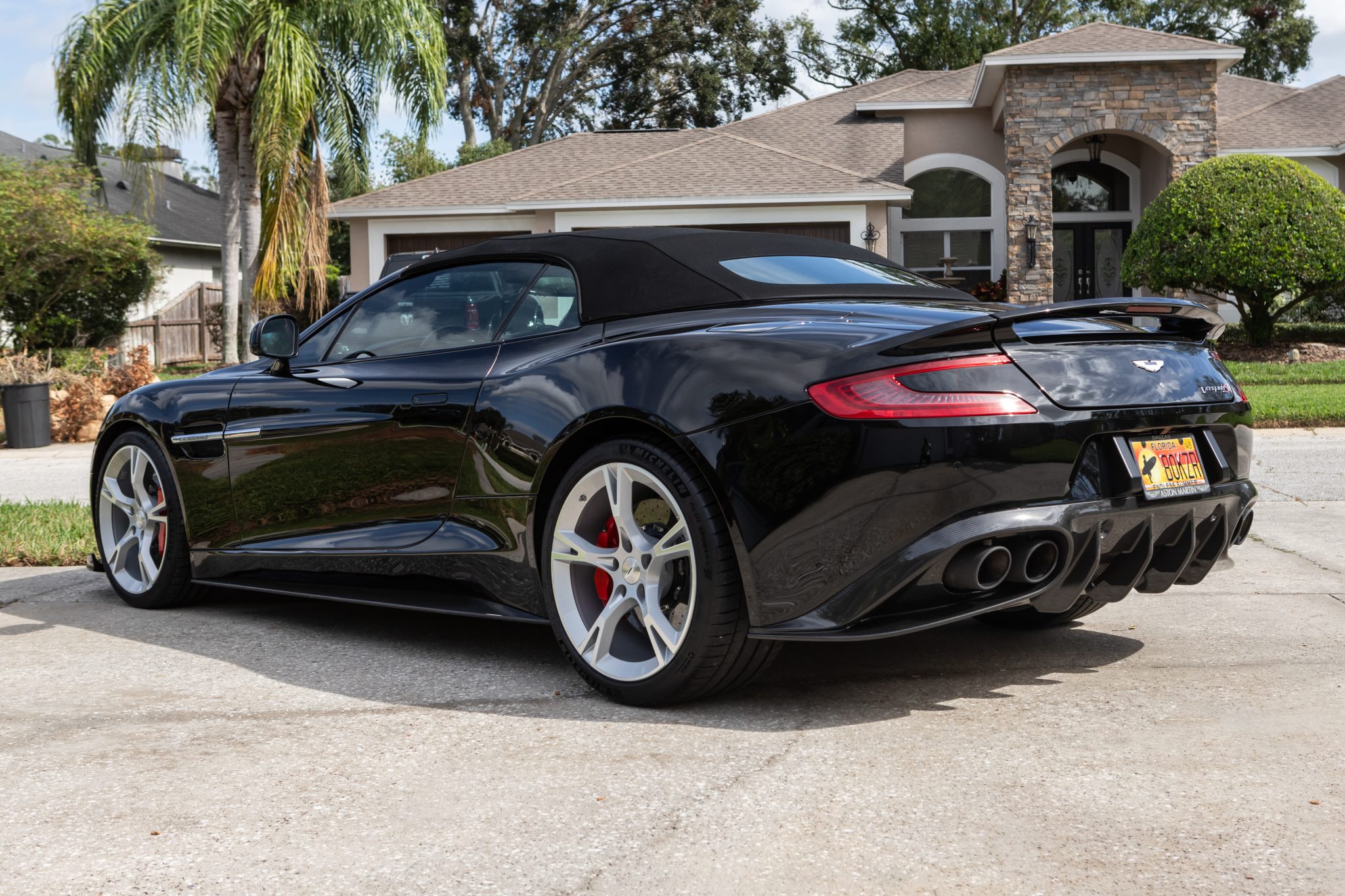 Aston Martin Vanquish 