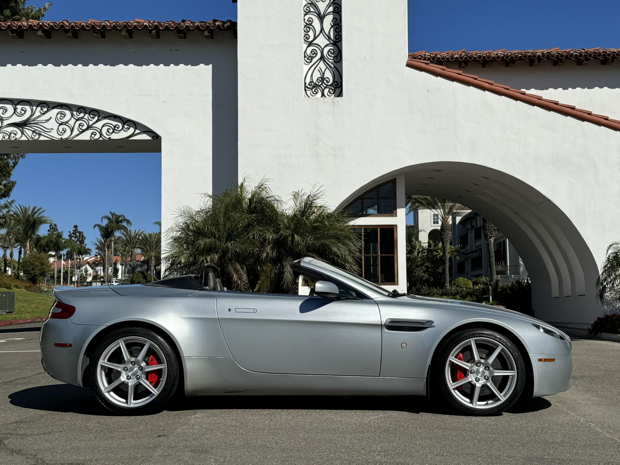 Aston Martin V8 Vantage (2006+) 