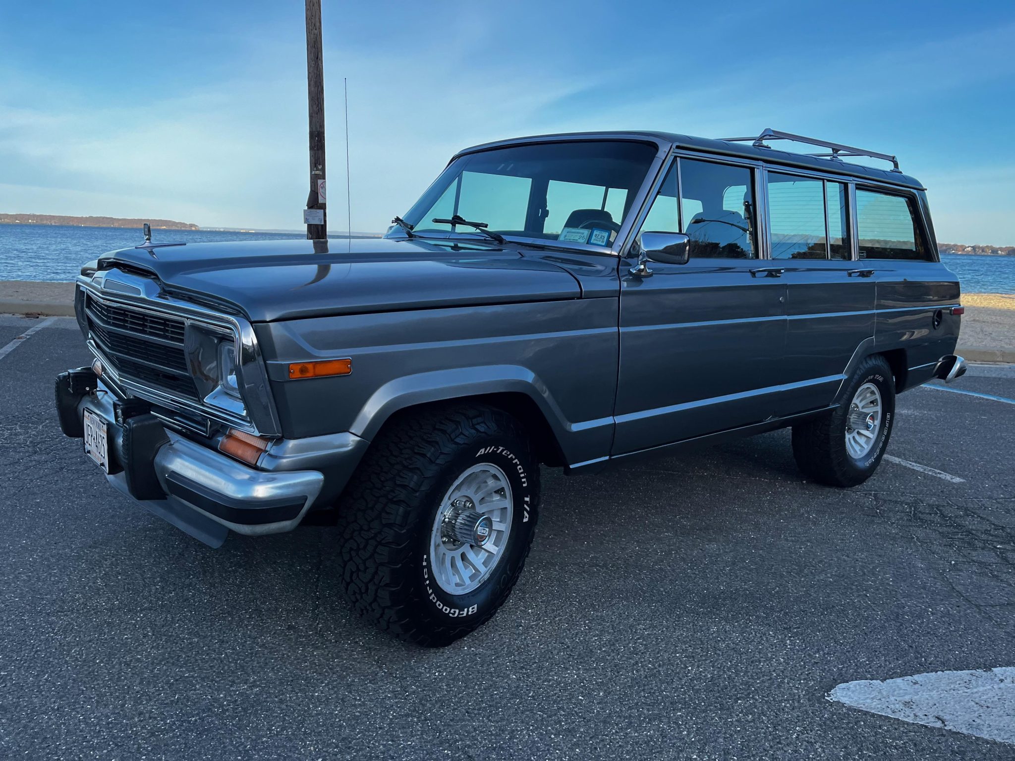 Jeep SJ Grand Wagoneer 