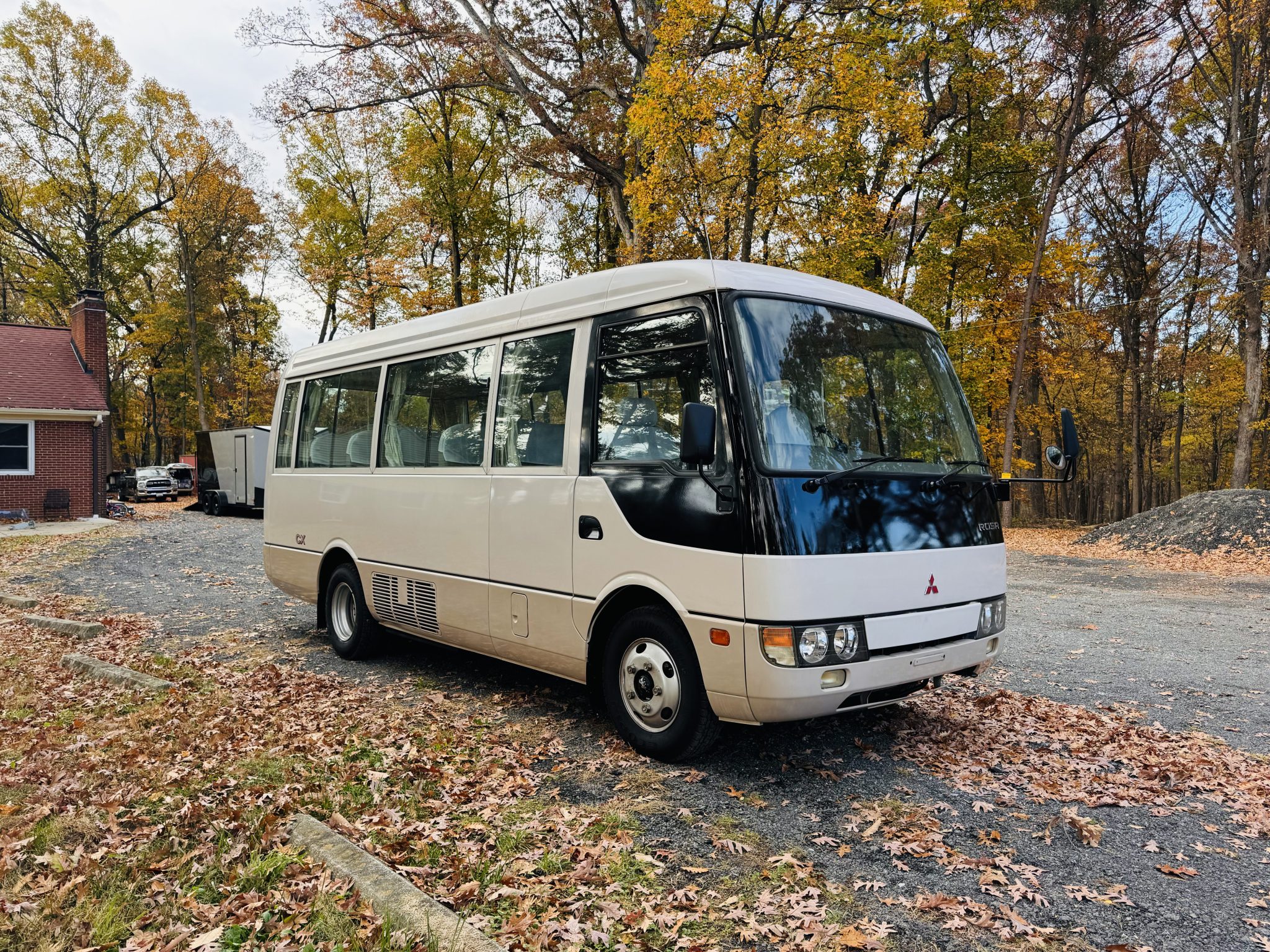 Mitsubishi Rosa 26-Seat Passenger Bus 