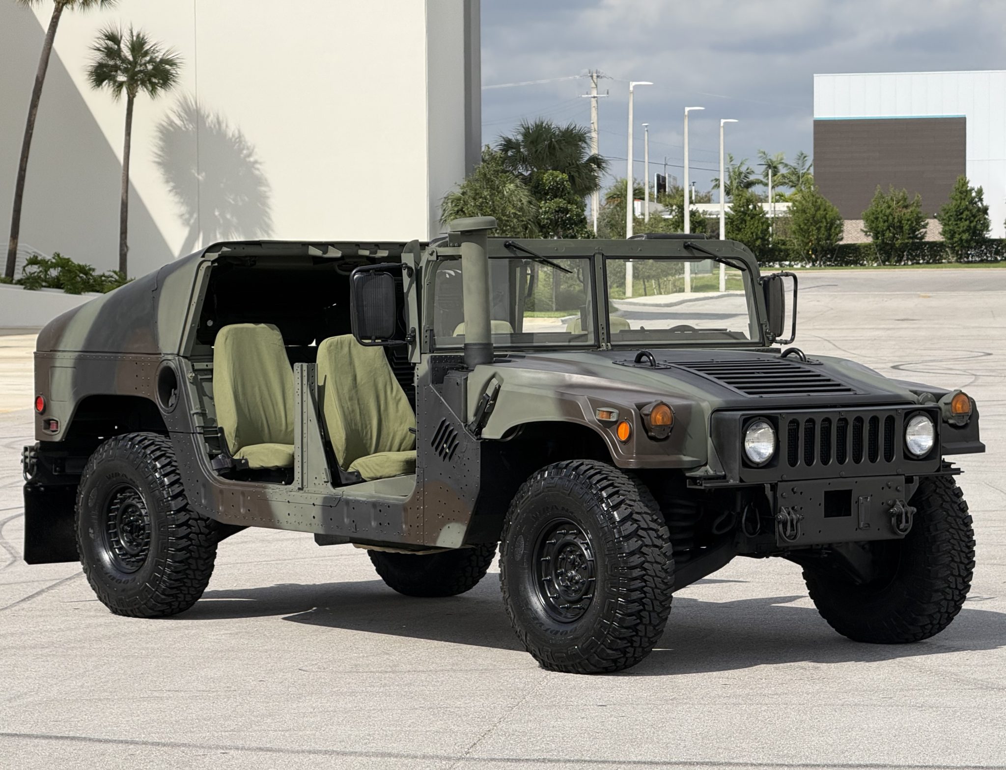 Hummer HMMWV/Humvee 