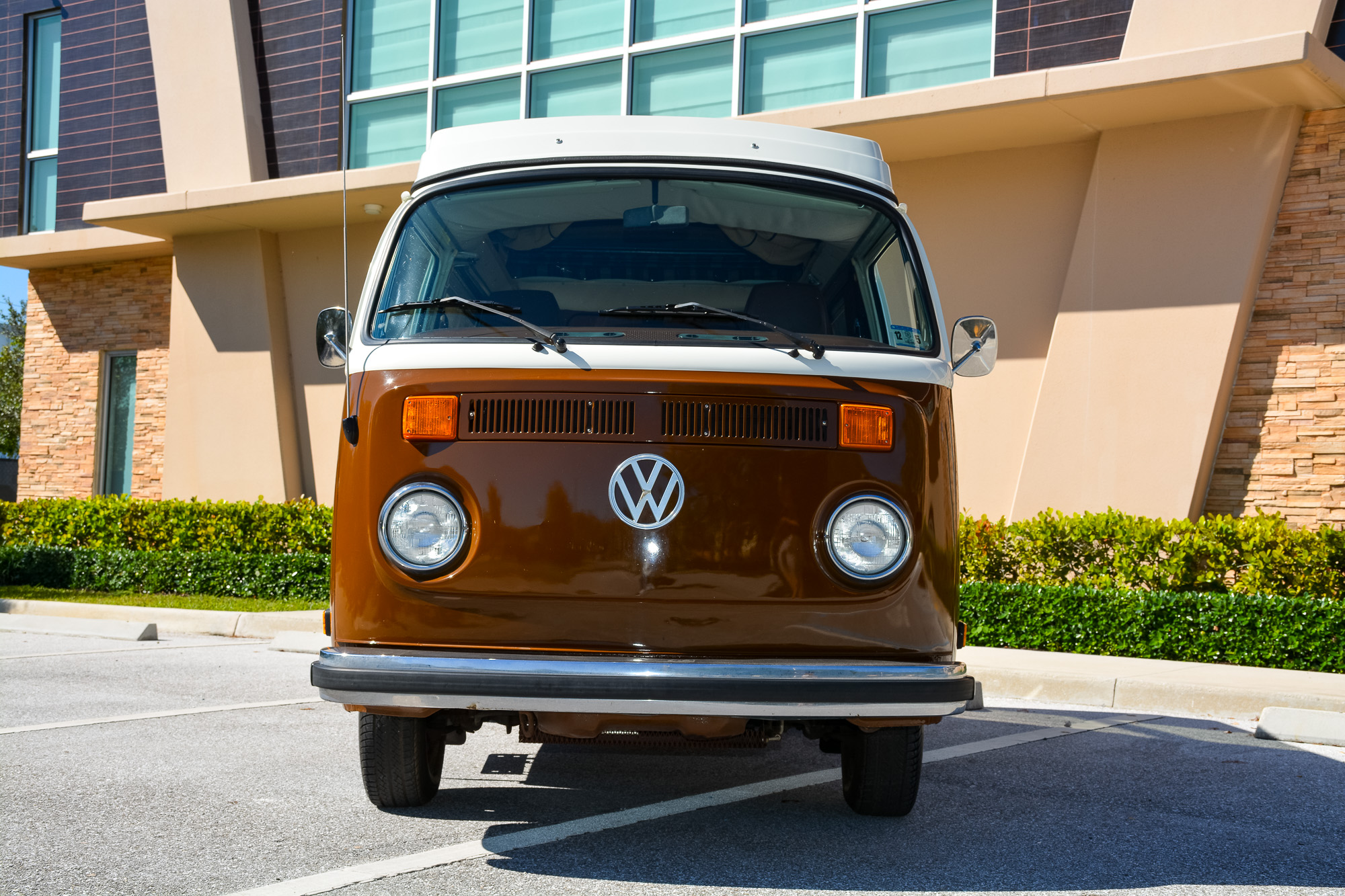 Volkswagen Bay-Window Camper 