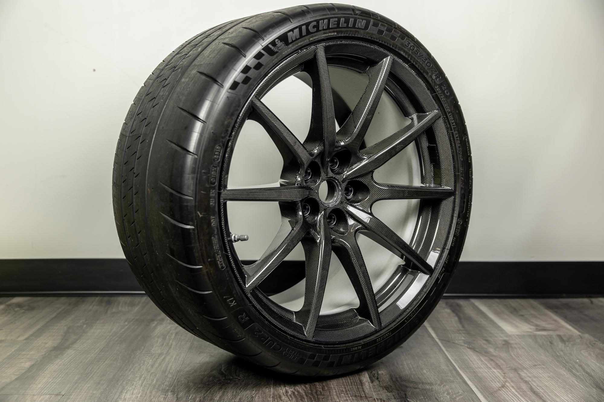 20×9″ and 20×11″ Carbon-Fiber Wheels for Ferrari 488 Pista