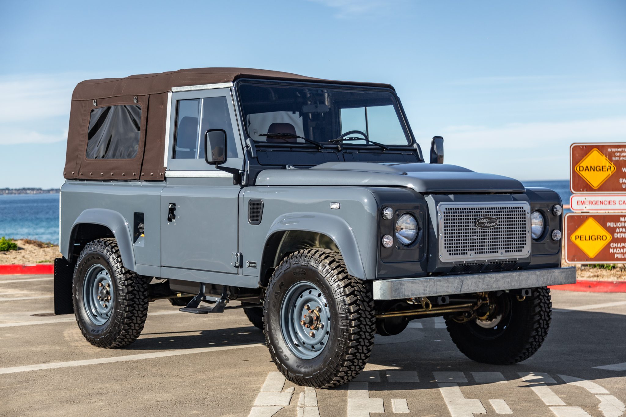 Land Rover 90 / Defender 90 (Euro Spec) 