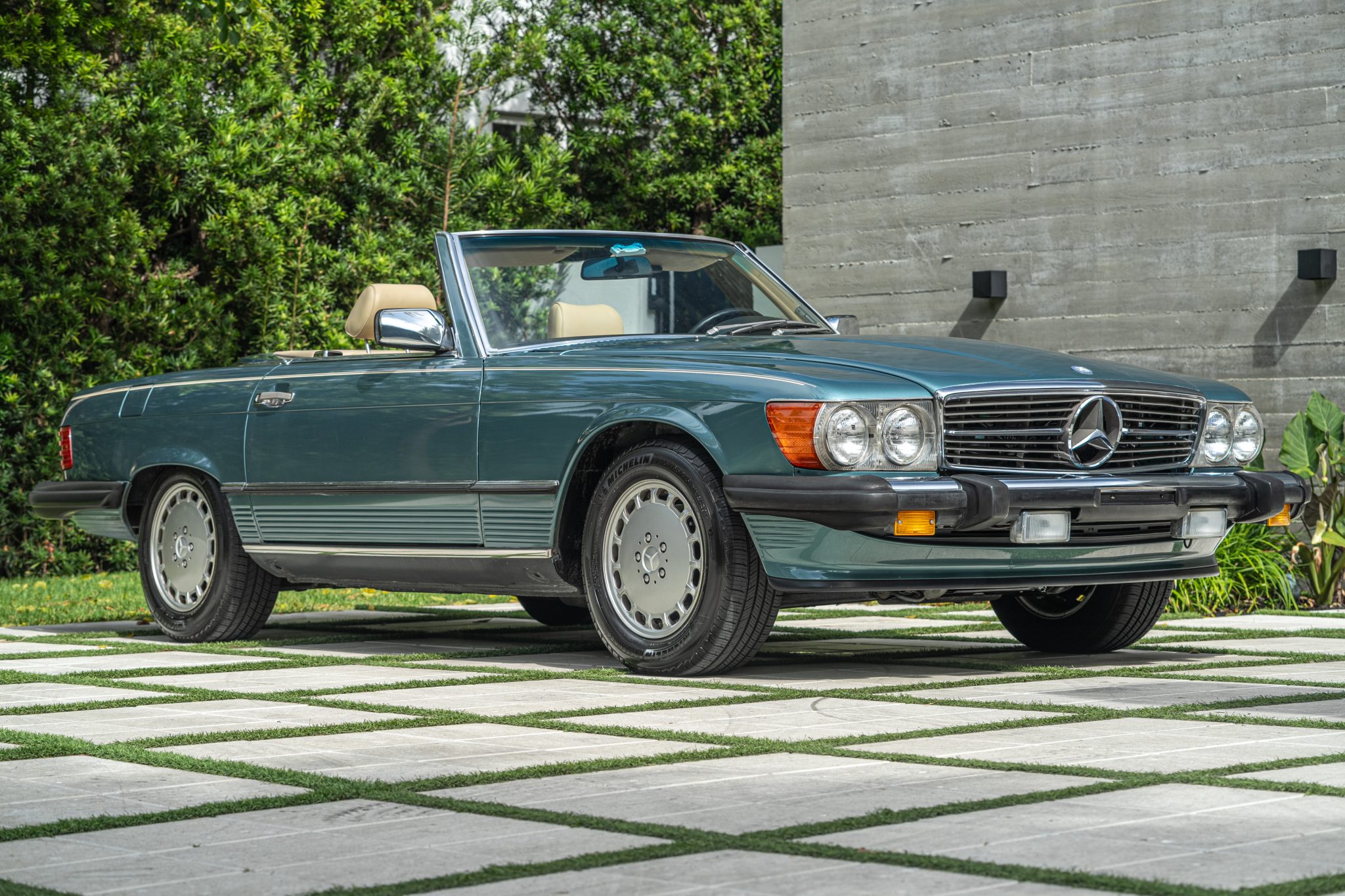 Mercedes-Benz R107 SL 