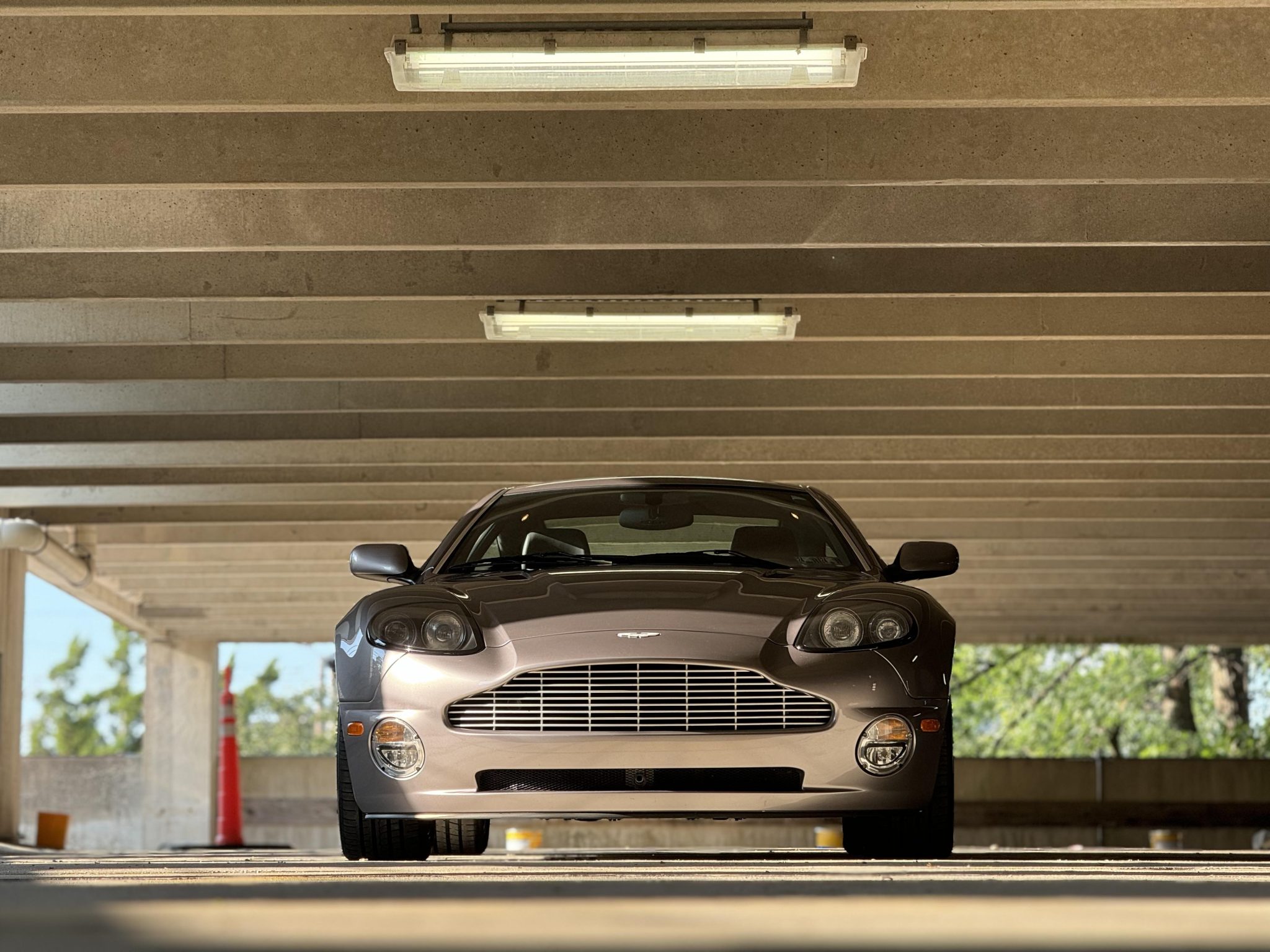 Aston Martin Vanquish 