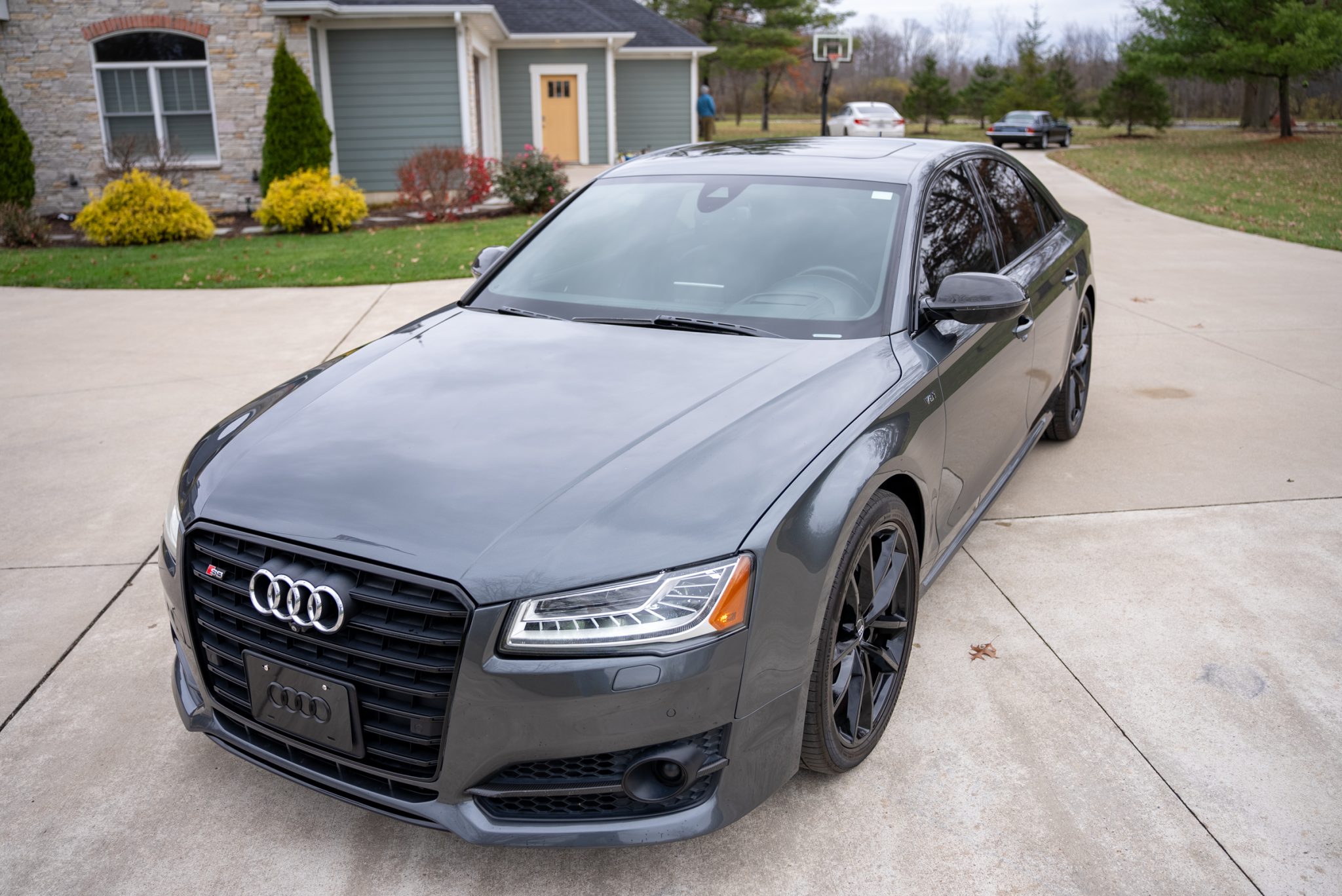 Audi S8 