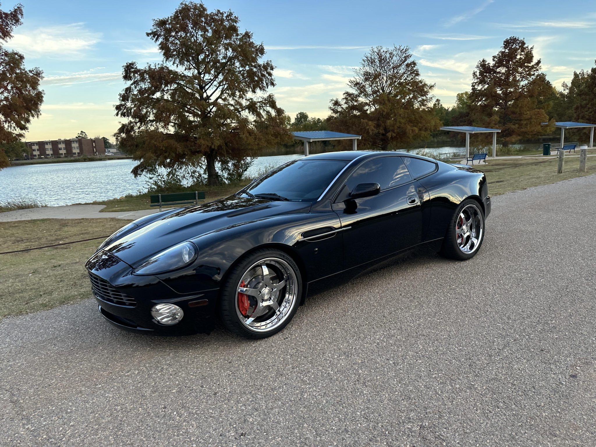 Aston Martin Vanquish 