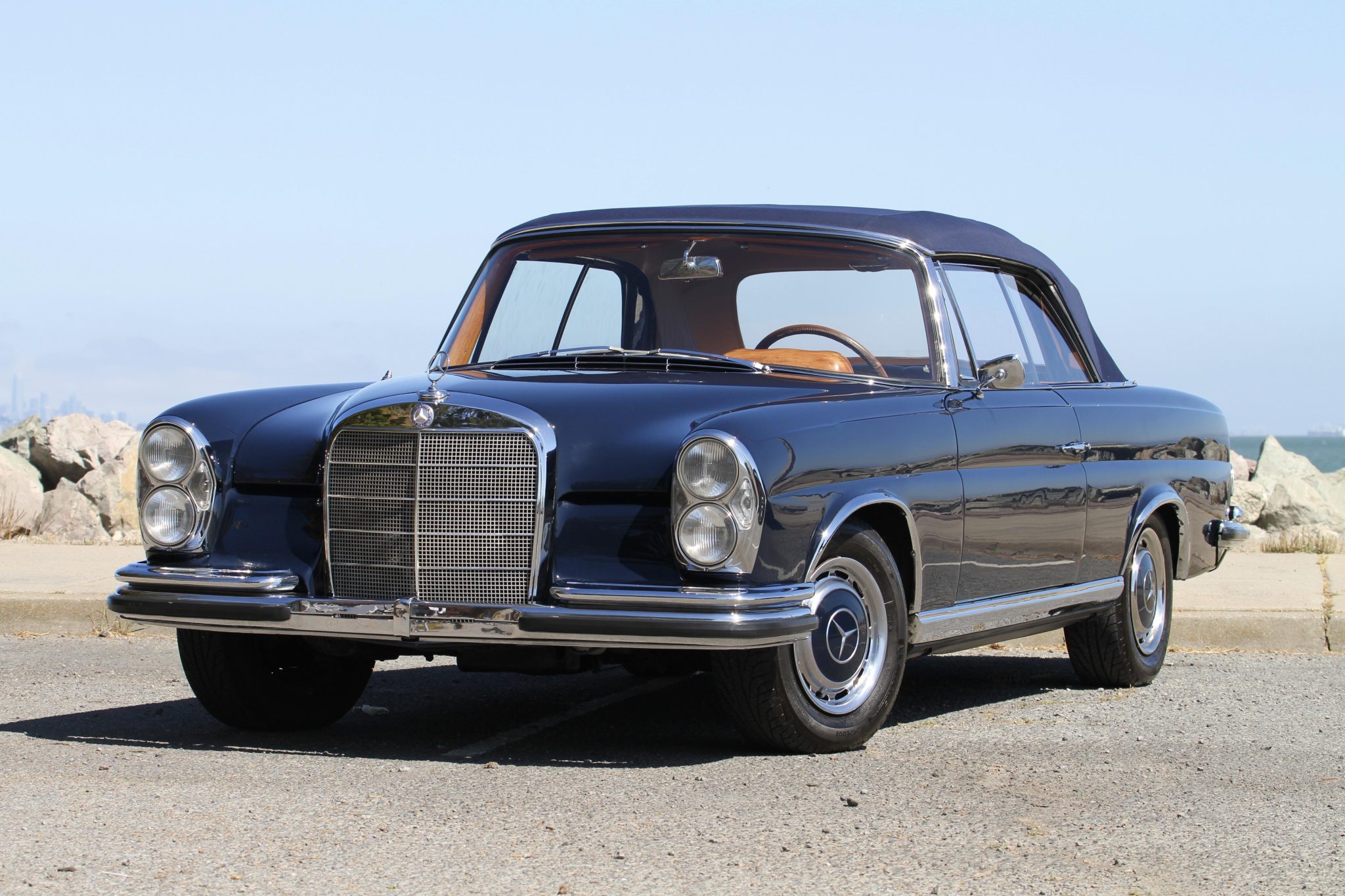 Mercedes-Benz W111 Coupe & Cabriolet 