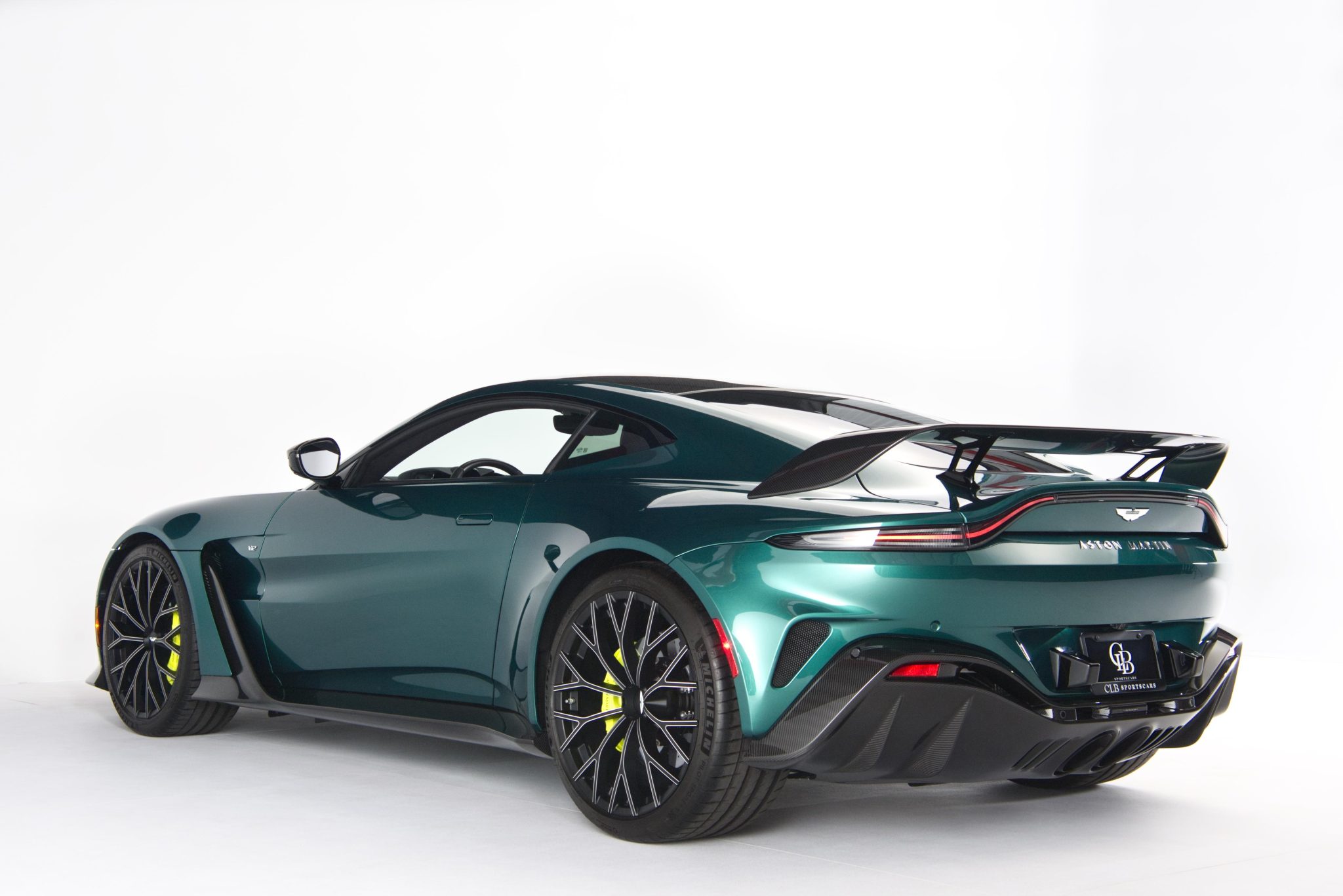 Aston Martin V12 Vantage 