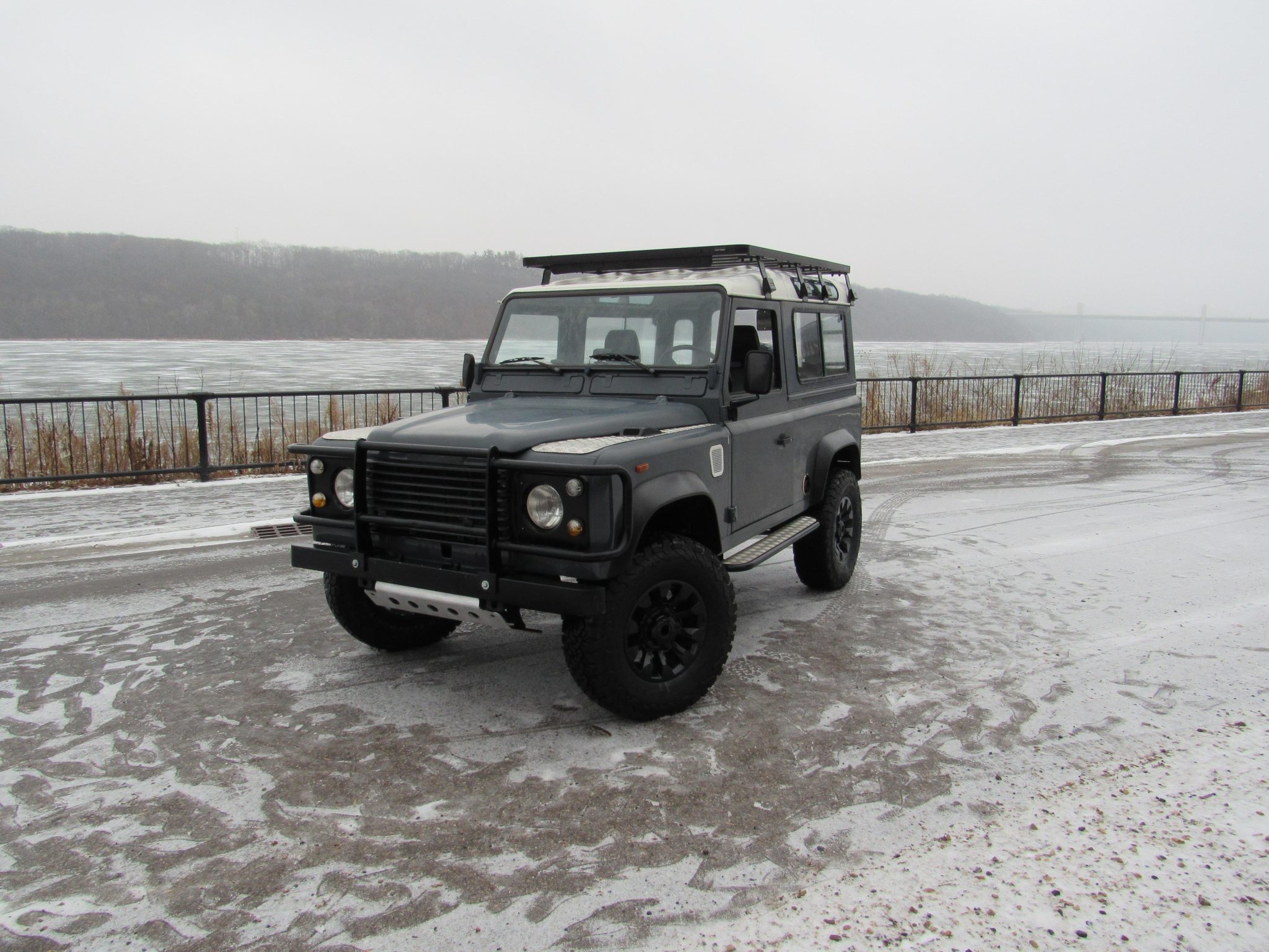 Land Rover 90 / Defender 90 (Euro Spec) 