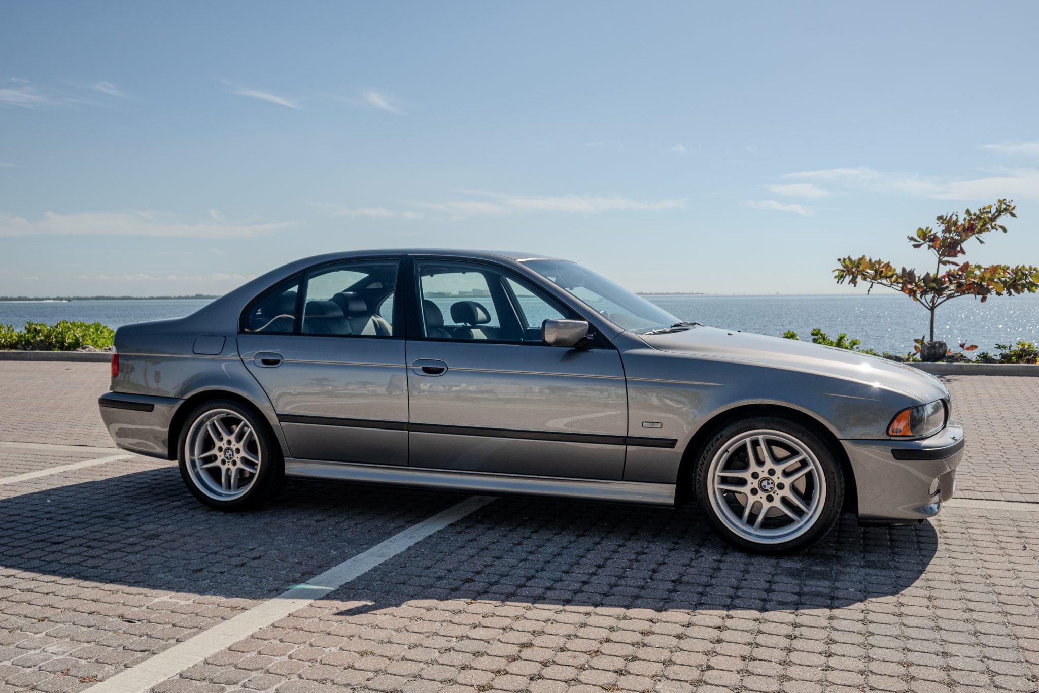 BMW E39 5-Series 
