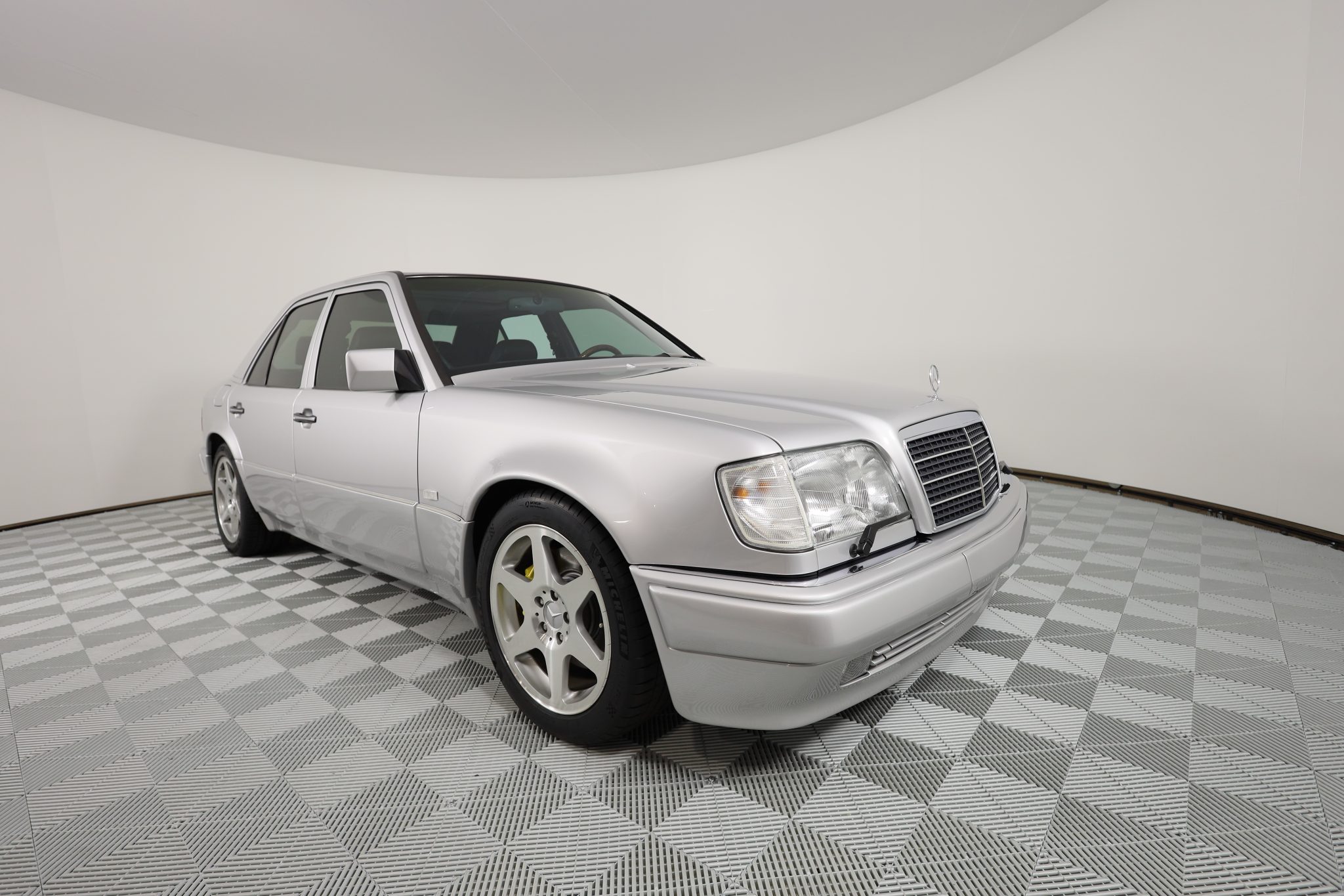 Mercedes-Benz 500E & E500 