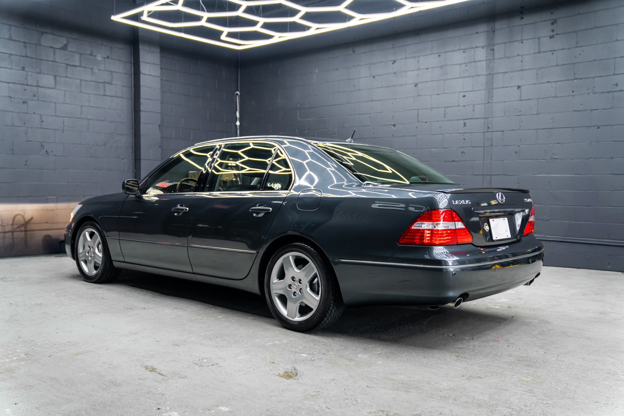 Lexus LS Sedan 