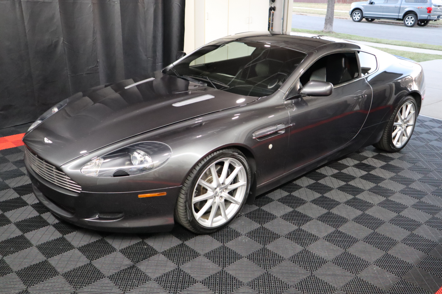 Aston Martin DB9 