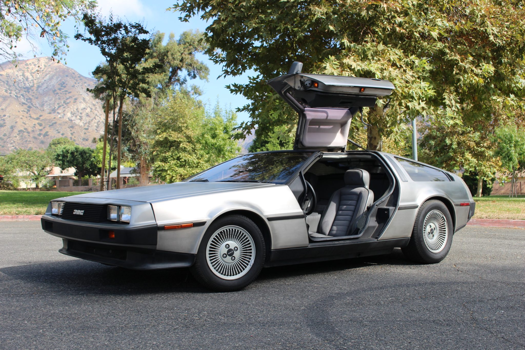DeLorean DMC-12 