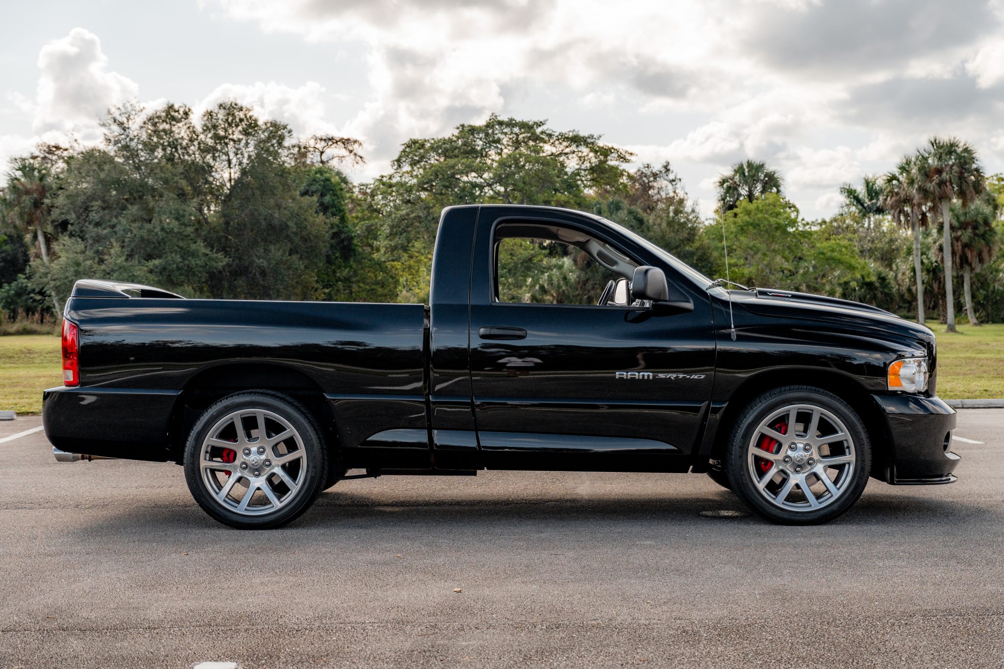 Dodge Ram SRT-10 Pickup 