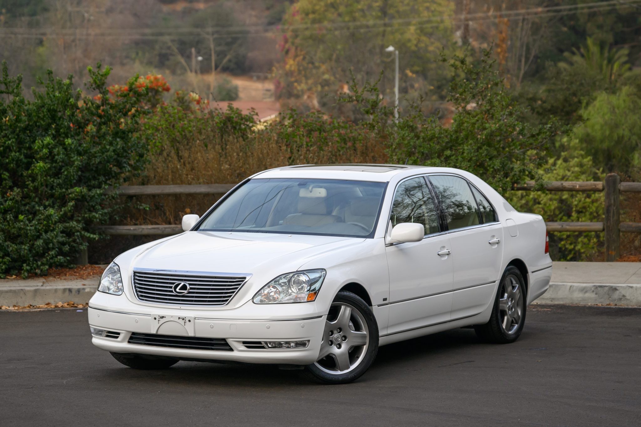 Lexus LS Sedan 