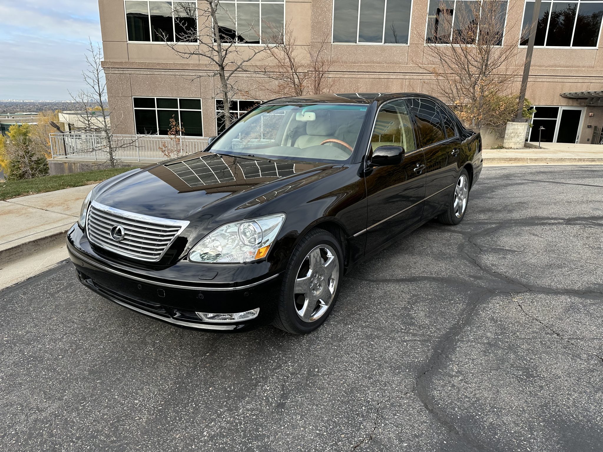 Lexus LS Sedan 