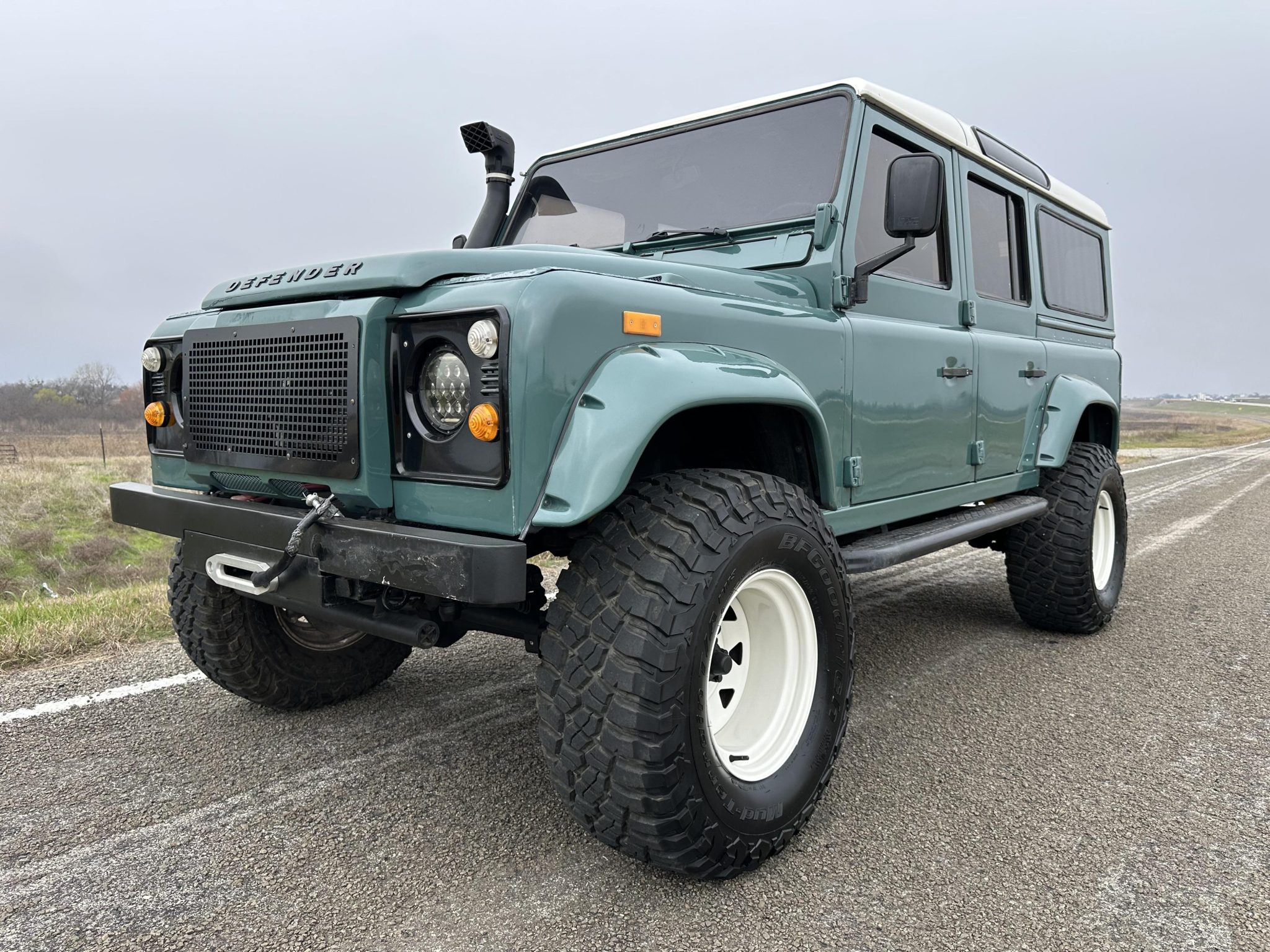 Land Rover 110 / Defender 110 (Euro Spec) 