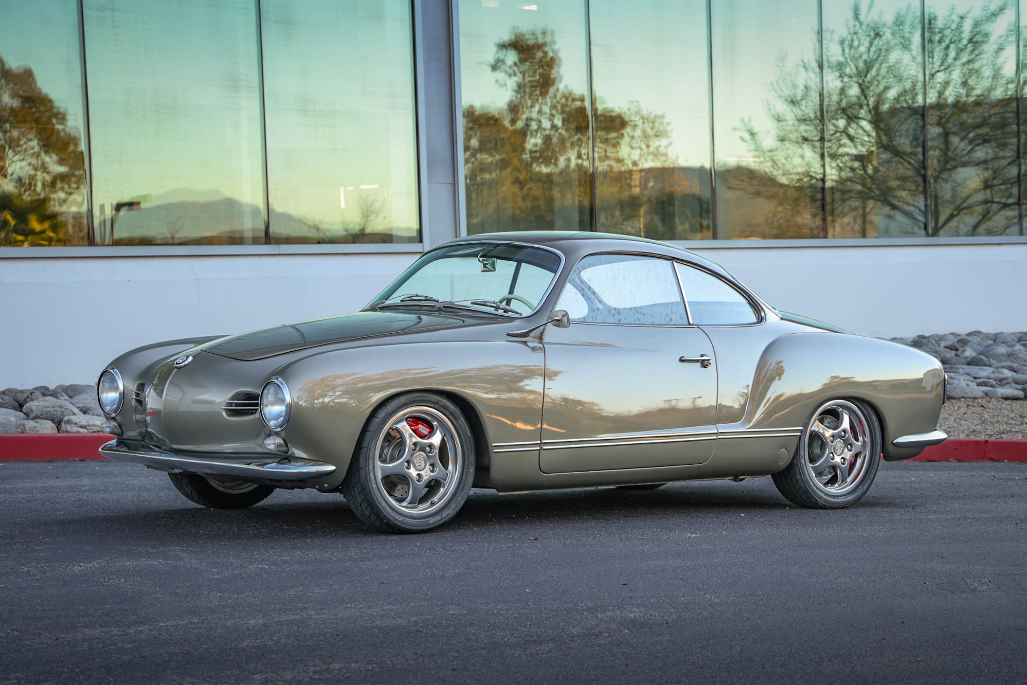 Volkswagen Karmann Ghia 