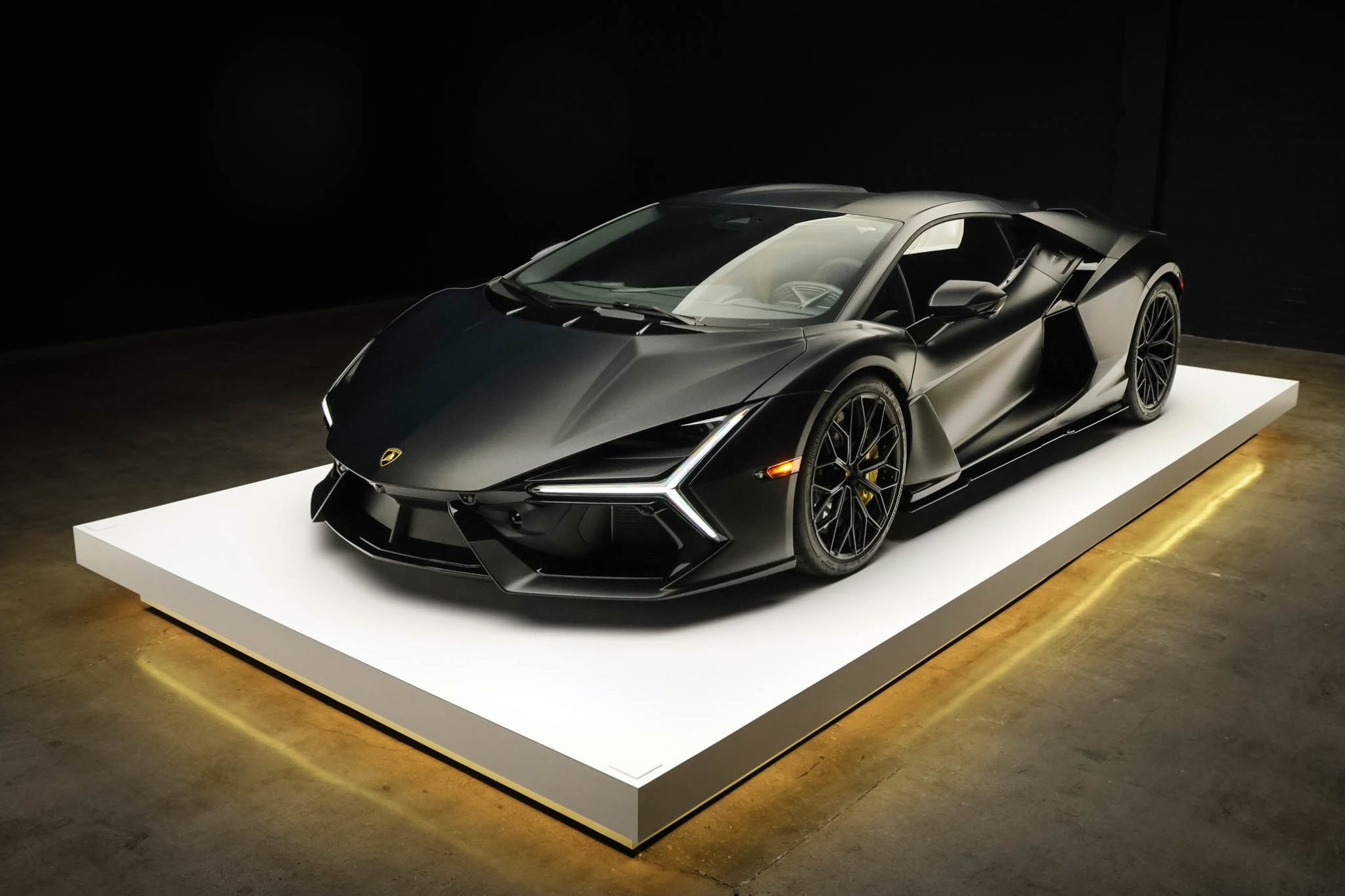 Lamborghini Revuelto 