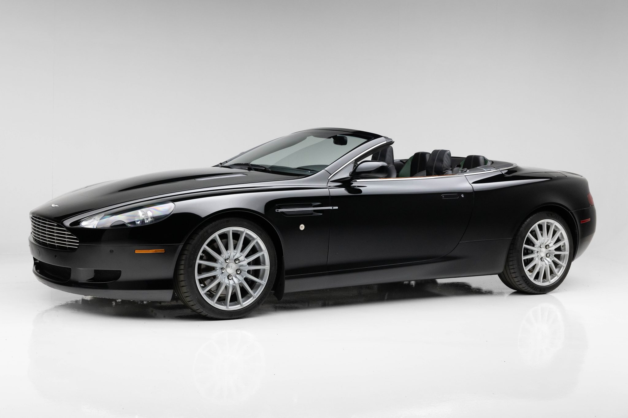 Aston Martin DB9 