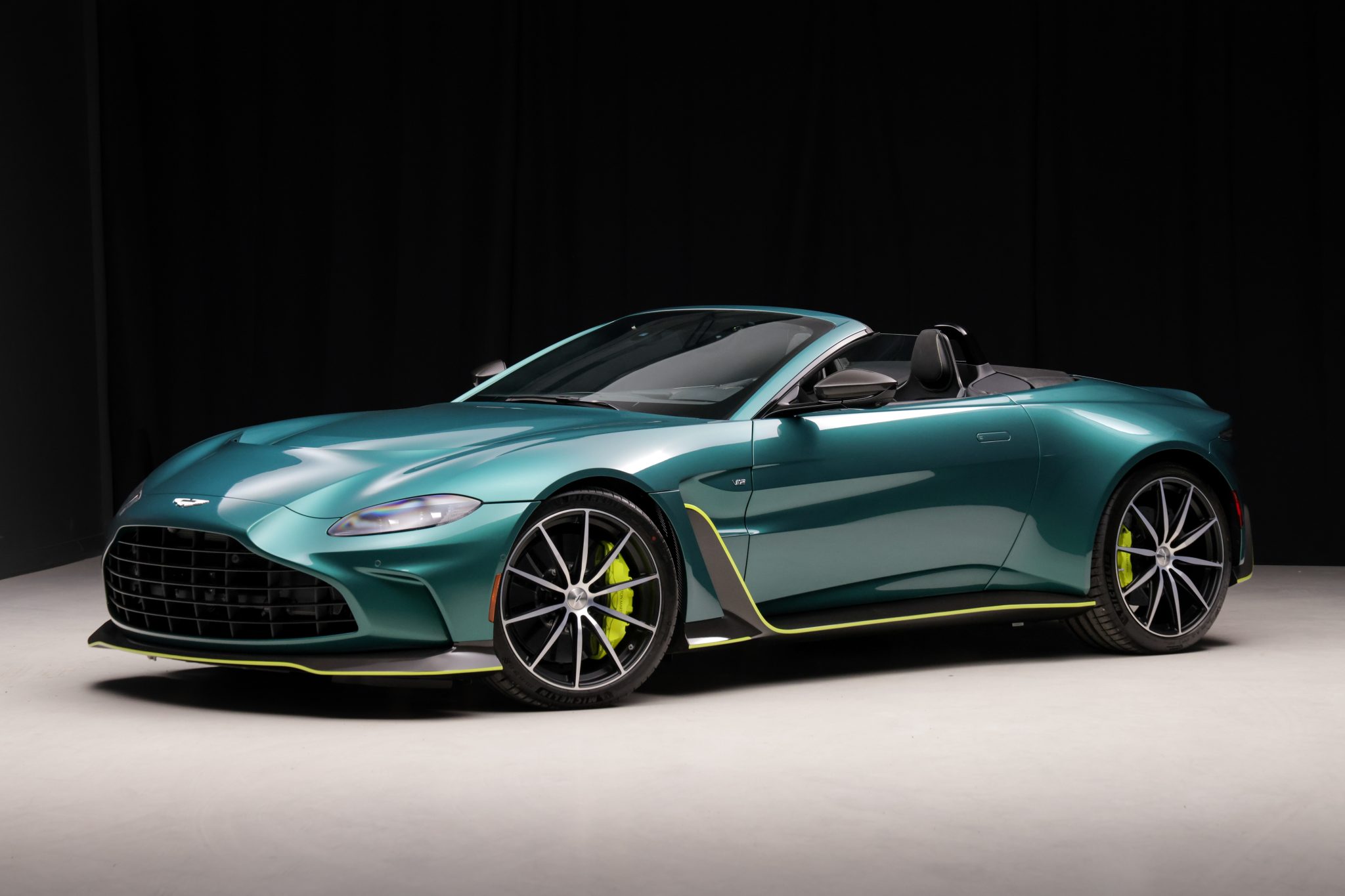 Aston Martin V12 Vantage 