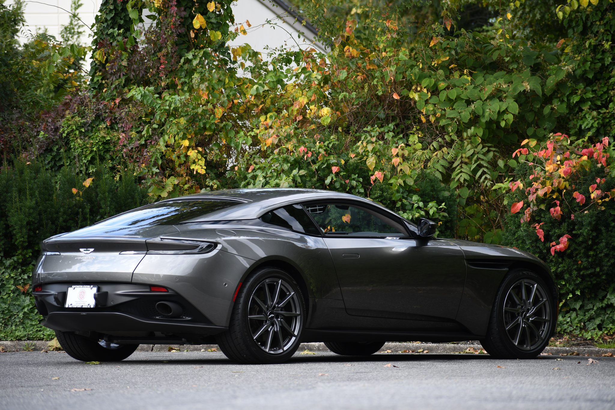 Aston Martin DB11 