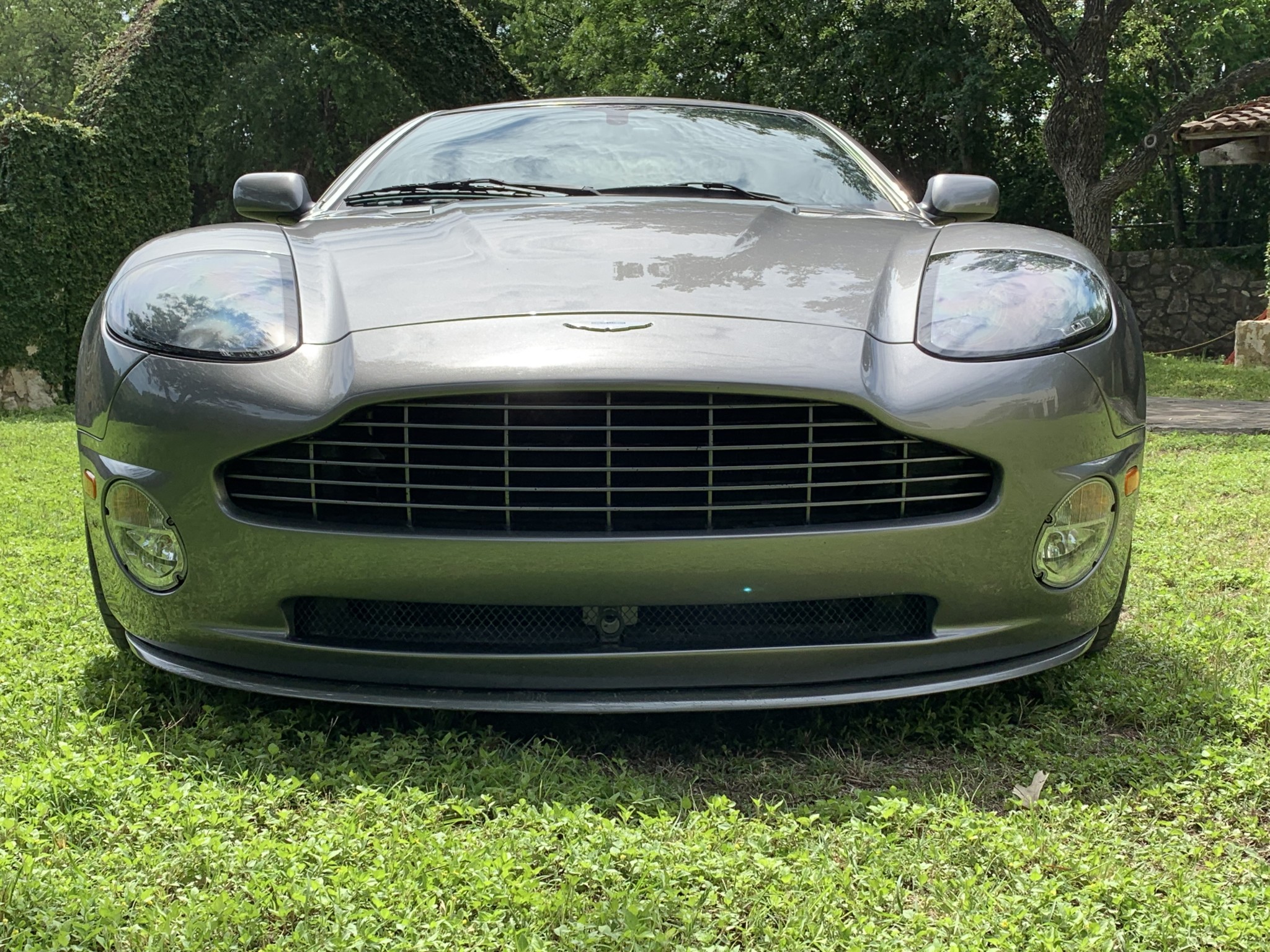 Aston Martin Vanquish 