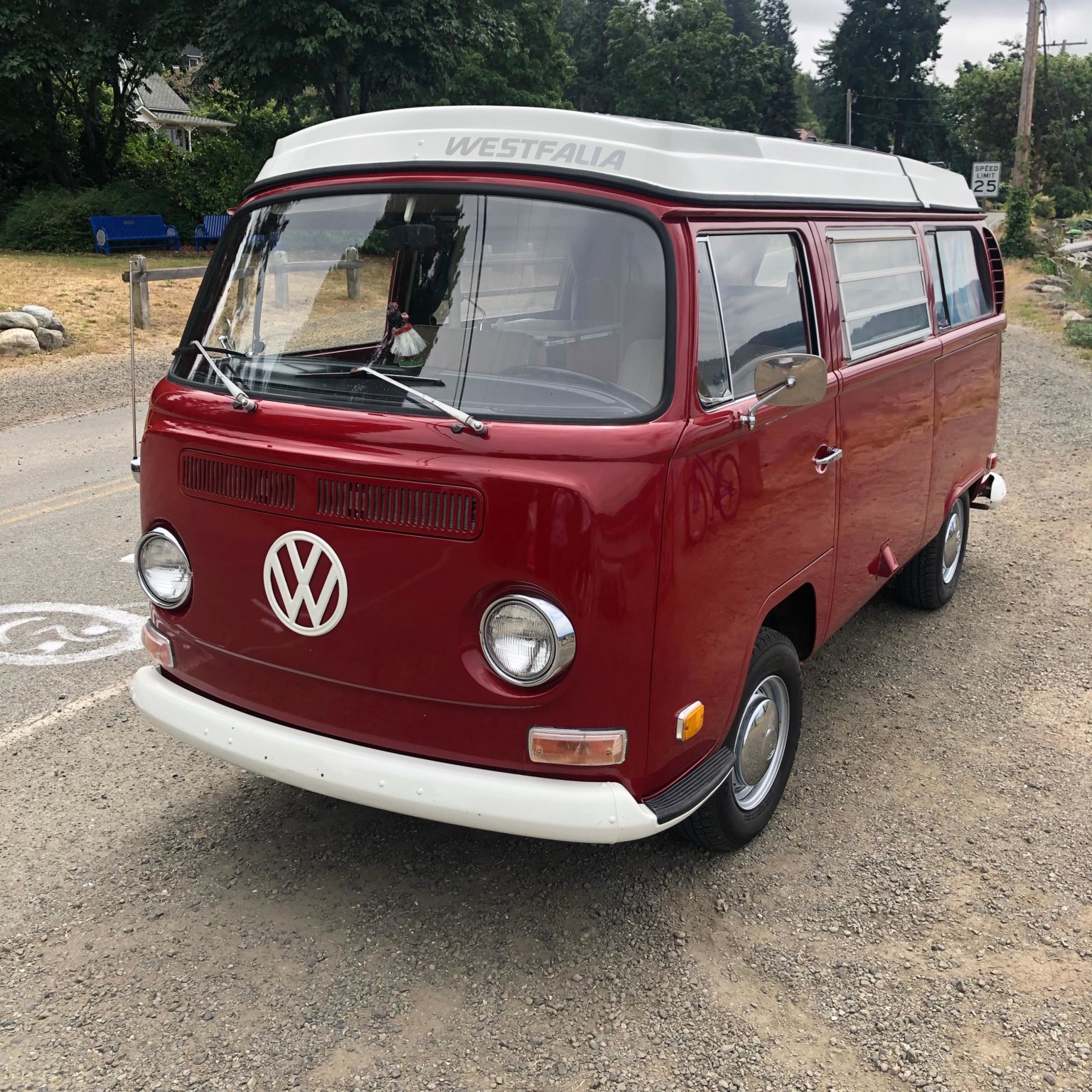 Volkswagen Bay-Window Camper 