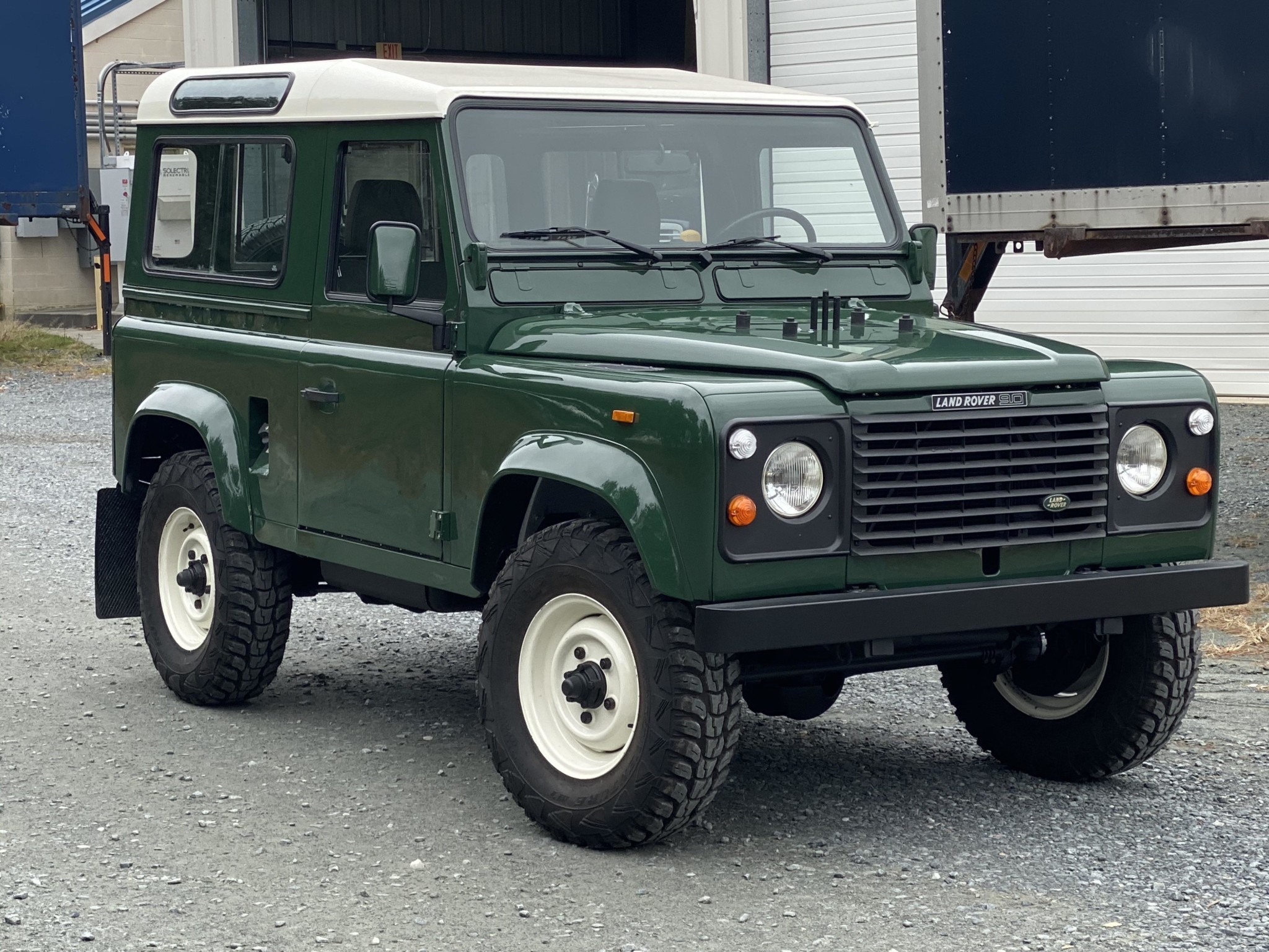 Land Rover 90 / Defender 90 (Euro Spec) 