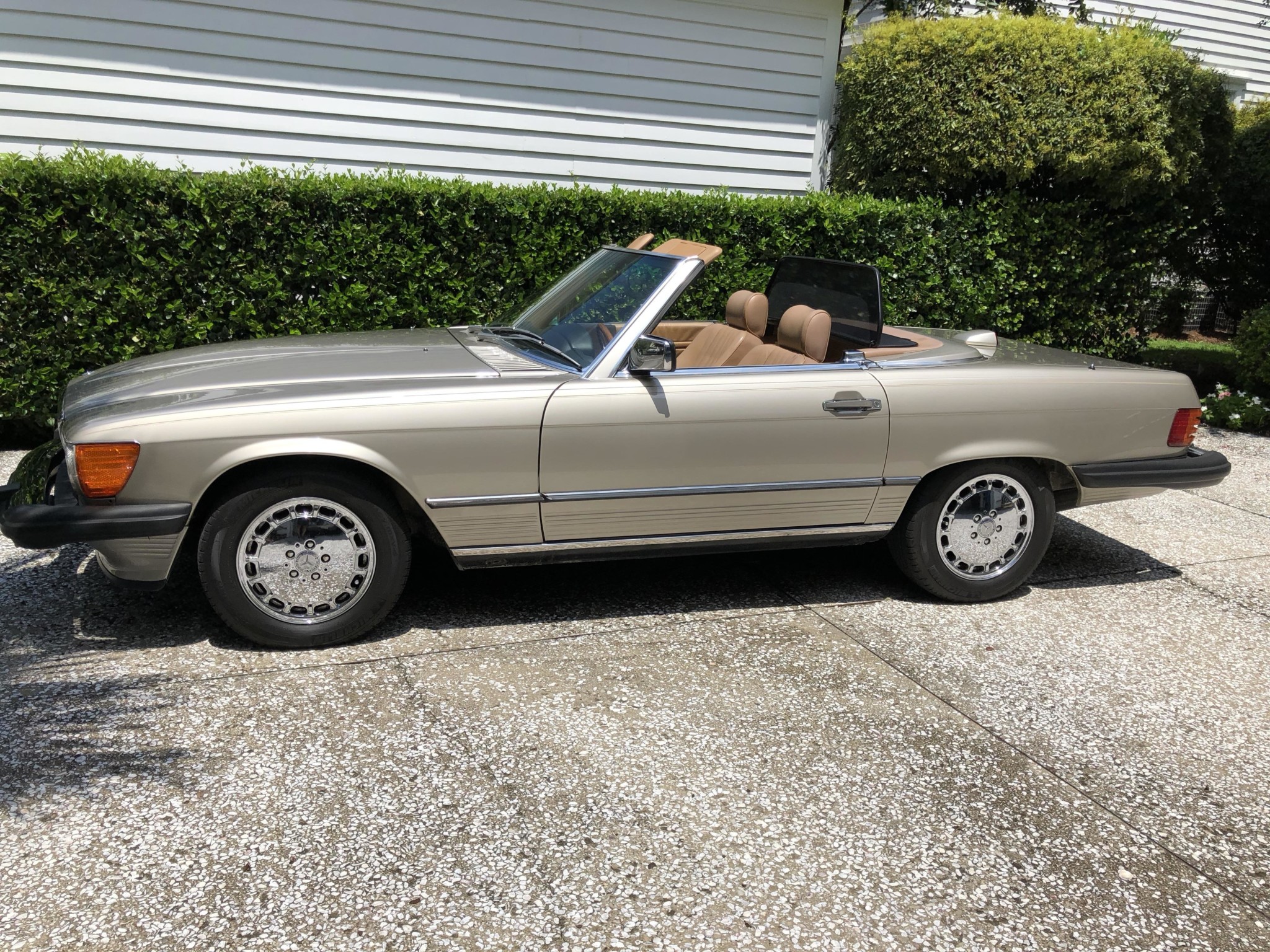 Mercedes-Benz R107 SL 